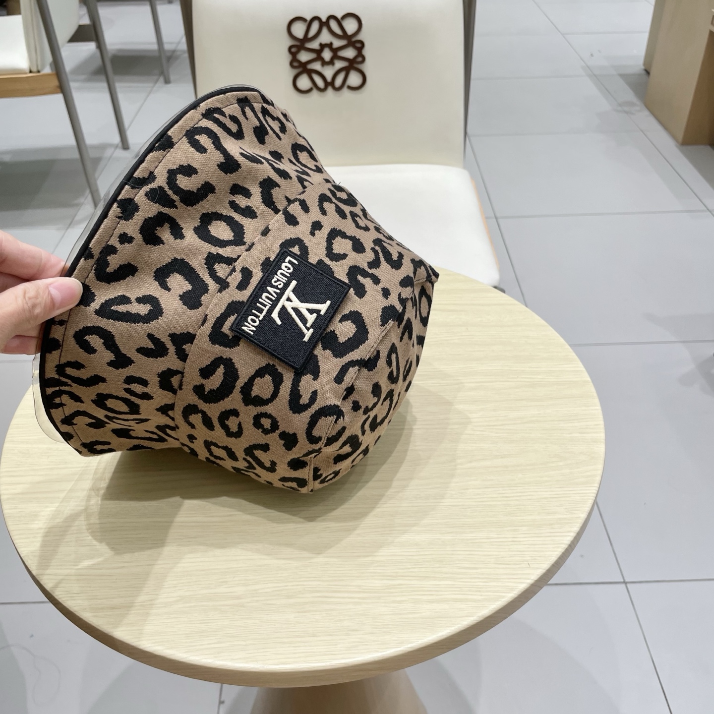 🧢路易威登棒球帽 LouisVuitton😍复古豹纹渔夫帽子韩版麂皮绒女秋冬百搭休闲盆帽潮黑