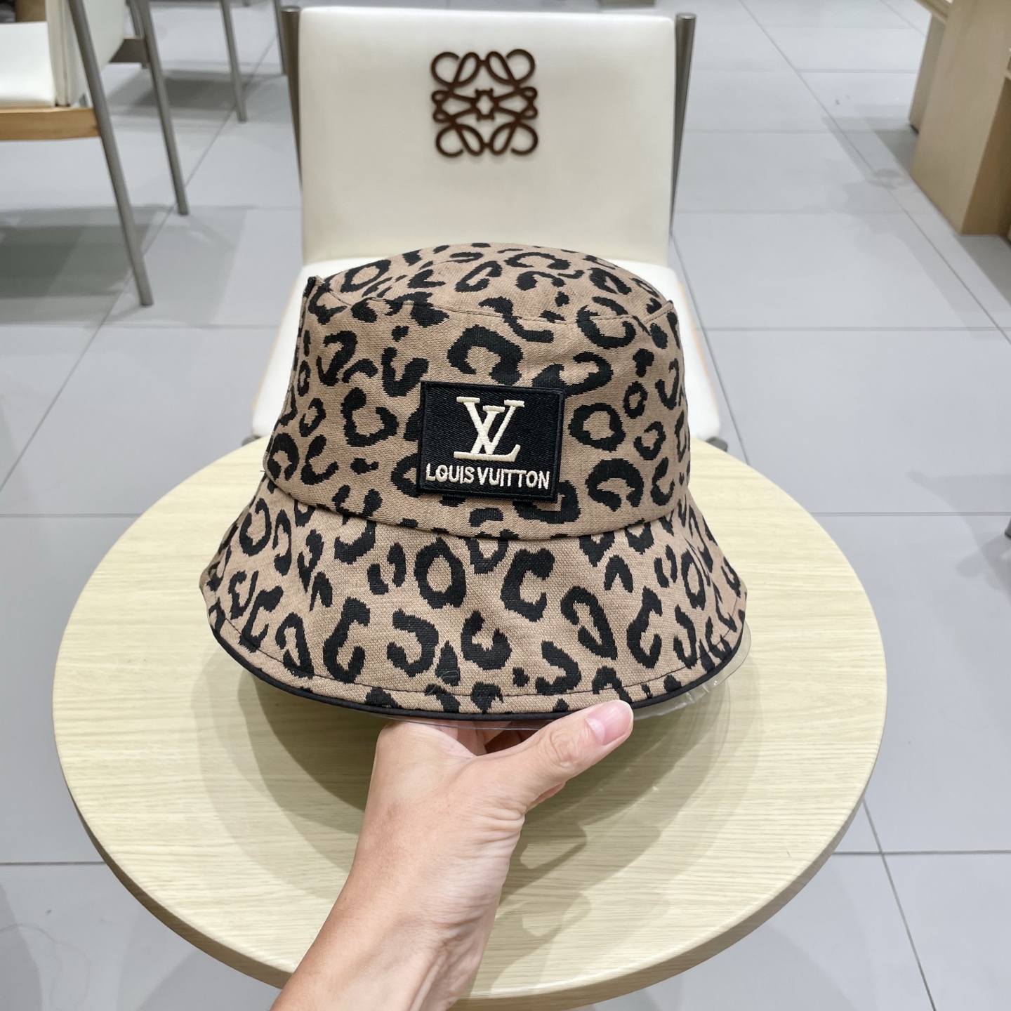 🧢路易威登棒球帽 LouisVuitton😍复古豹纹渔夫帽子韩版麂皮绒女秋冬百搭休闲盆帽潮黑