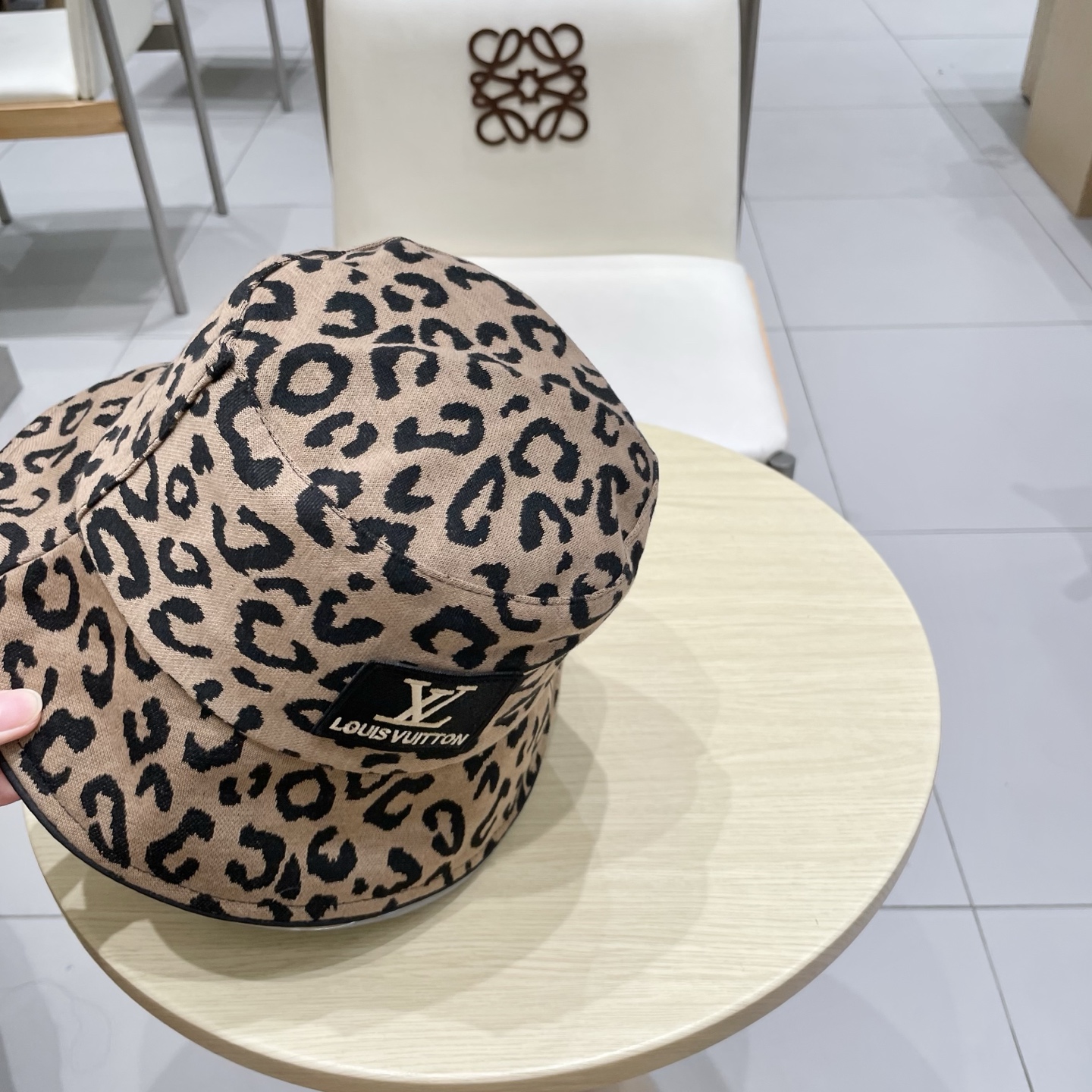 🧢路易威登棒球帽 LouisVuitton😍复古豹纹渔夫帽子韩版麂皮绒女秋冬百搭休闲盆帽潮黑