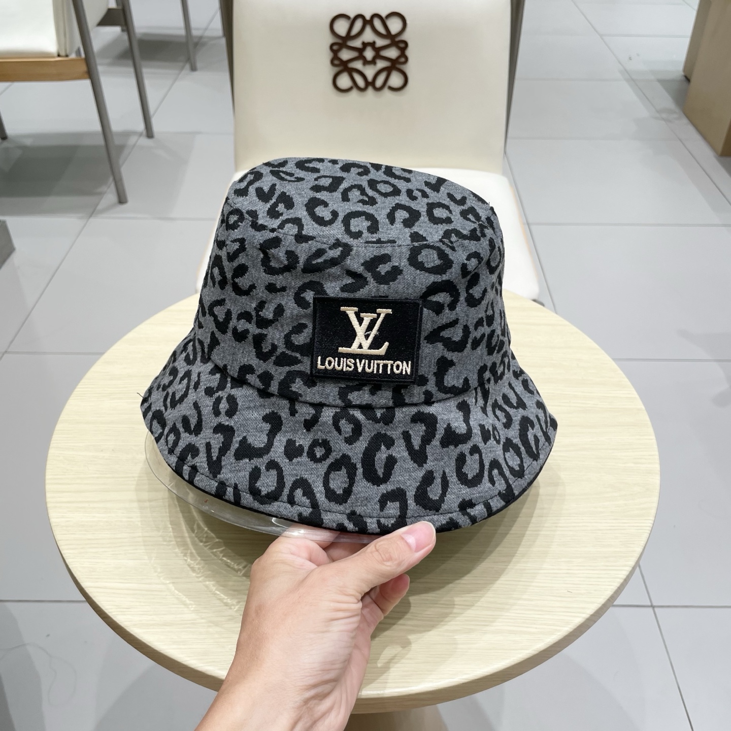🧢路易威登棒球帽 LouisVuitton😍复古豹纹渔夫帽子韩版麂皮绒女秋冬百搭休闲盆帽潮黑