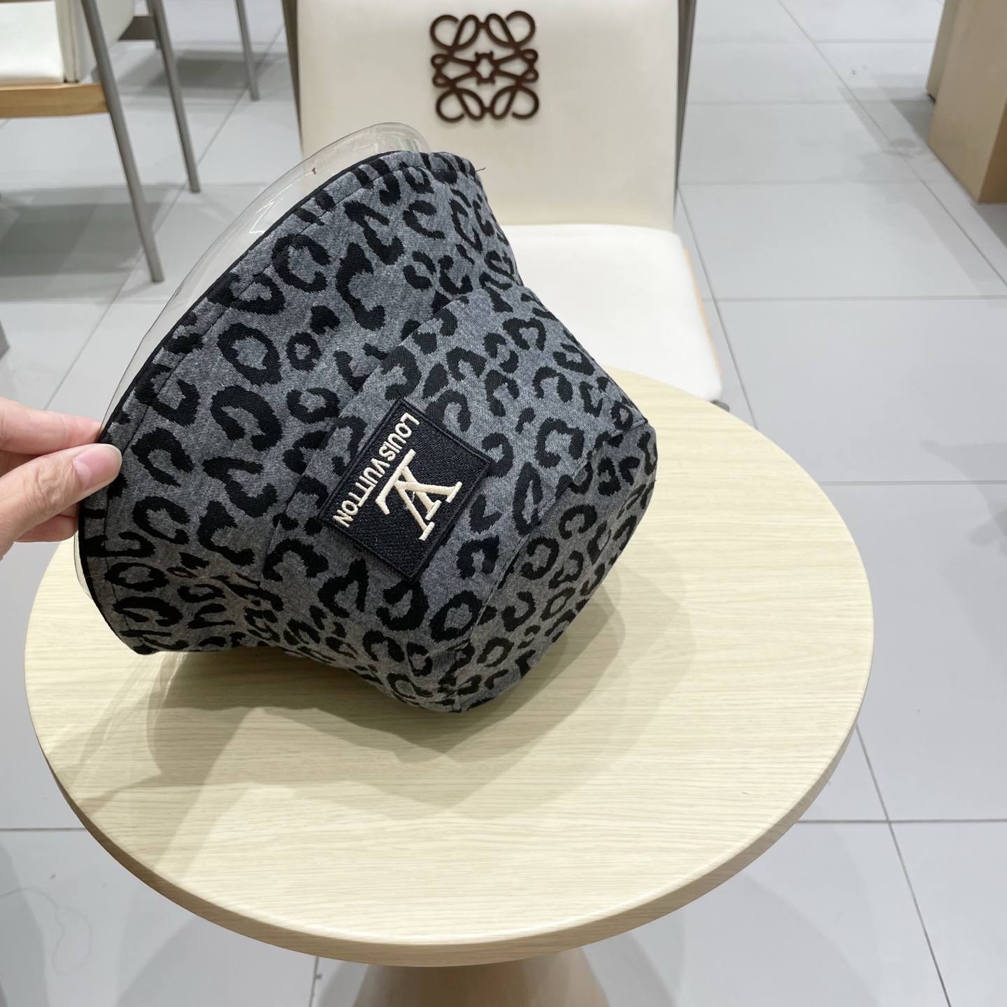 🧢路易威登棒球帽 LouisVuitton😍复古豹纹渔夫帽子韩版麂皮绒女秋冬百搭休闲盆帽潮黑