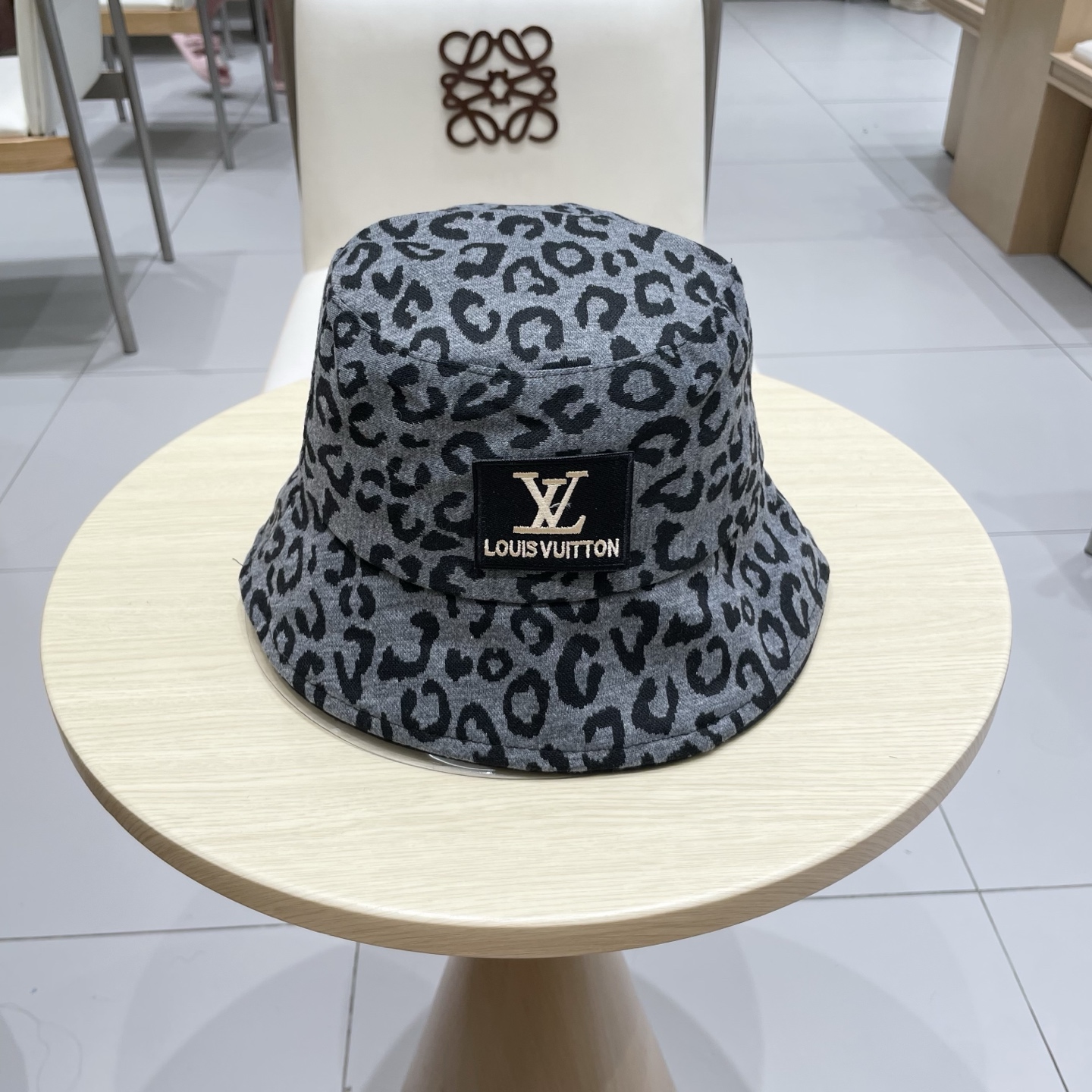 🧢路易威登棒球帽 LouisVuitton😍复古豹纹渔夫帽子韩版麂皮绒女秋冬百搭休闲盆帽潮黑