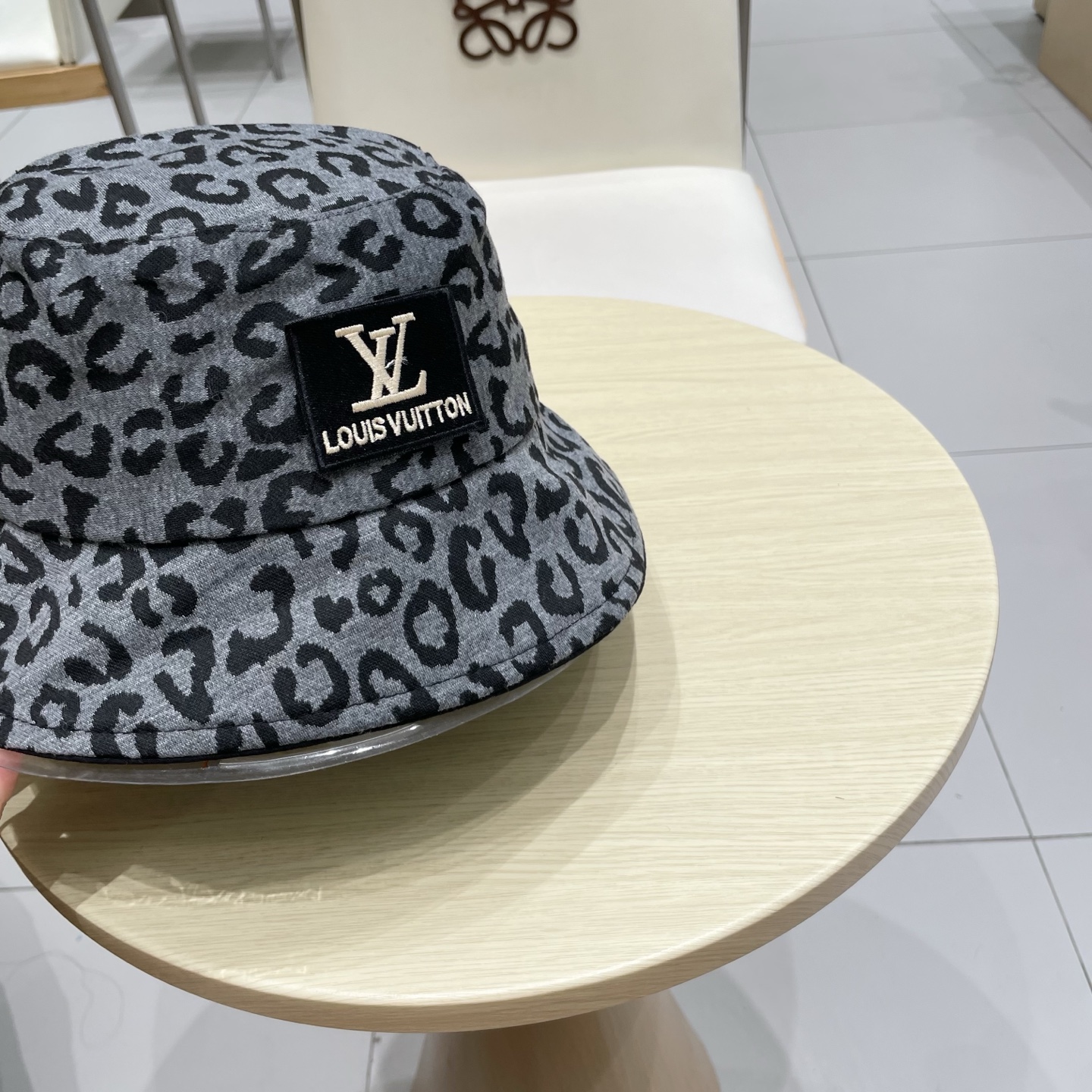 🧢路易威登棒球帽 LouisVuitton😍复古豹纹渔夫帽子韩版麂皮绒女秋冬百搭休闲盆帽潮黑