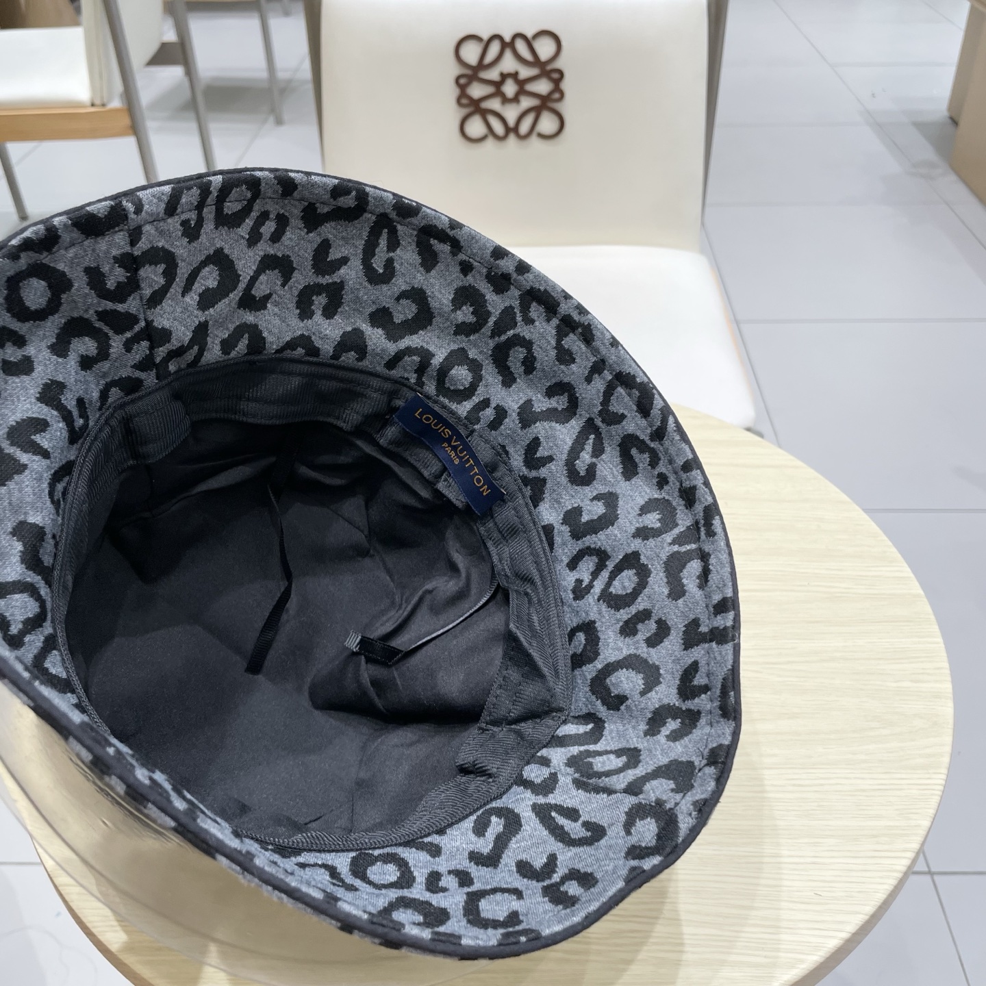 🧢路易威登棒球帽 LouisVuitton😍复古豹纹渔夫帽子韩版麂皮绒女秋冬百搭休闲盆帽潮黑