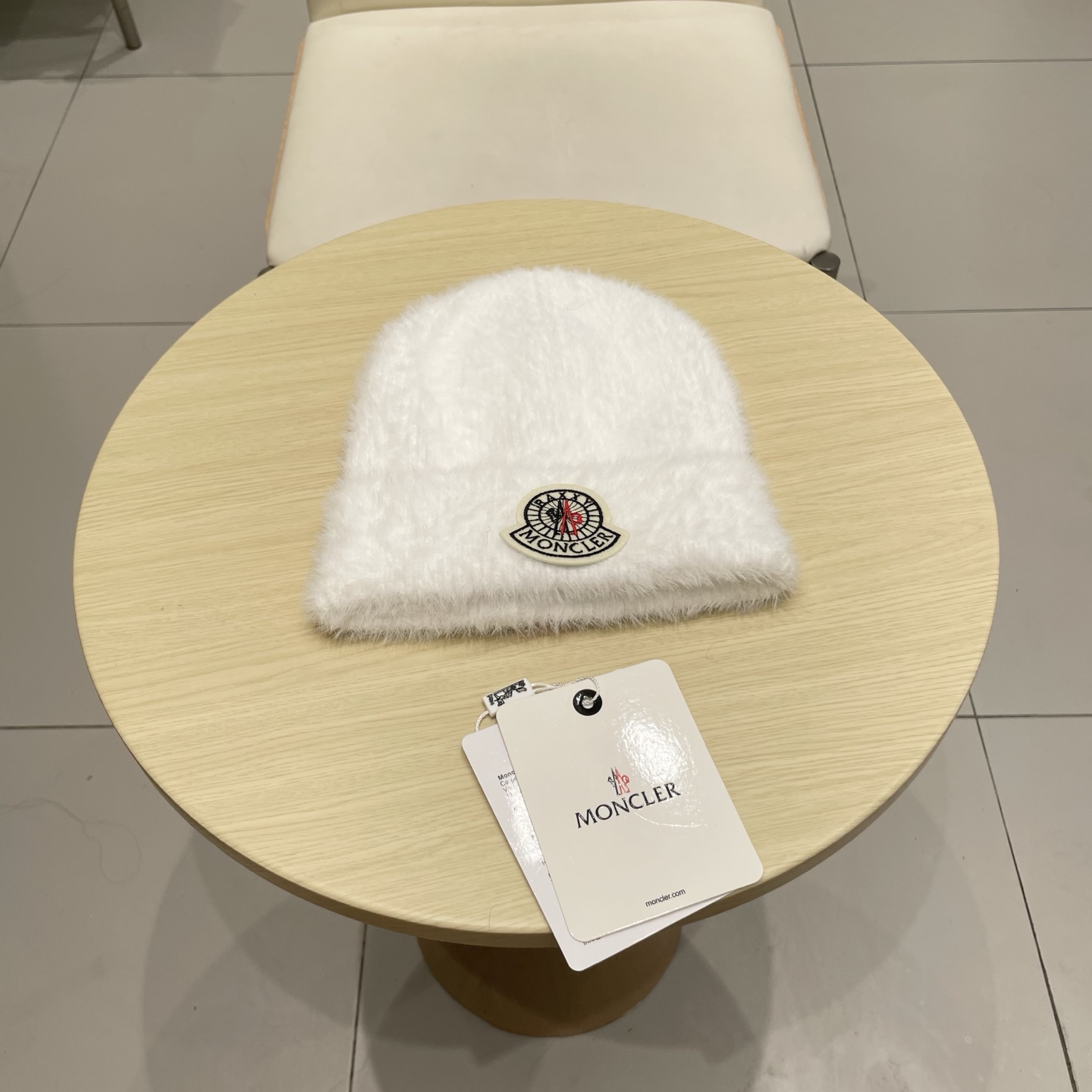 NO:361113,Moncler Mengkele 2025 early autumn and winter classic knitted hat, original single replica. Very soft and skin-friendly, very elastic, textured and very versatile style~ Warm cashmere wool hat, both size is elastic~ universal for men and women, can be worn for any head circumference. Super good quality, sincerely recommended hats, straw hats, fisherman hats, baseball hats, hats, Moncler, Moncler, espadrilles, hats蒙口Moncler盟可睐2025早秋冬款经典针织帽,原单复刻.非常柔软亲肤,弹性很好有质感又非常百搭的款式~保暖的 羊绒毛线帽,均码有弹性~男女通用,任何头围都可以佩戴.质量超好真心推荐帽子草帽渔夫帽棒球帽,帽子,Moncler,Moncler,espadrilles,hats,hat