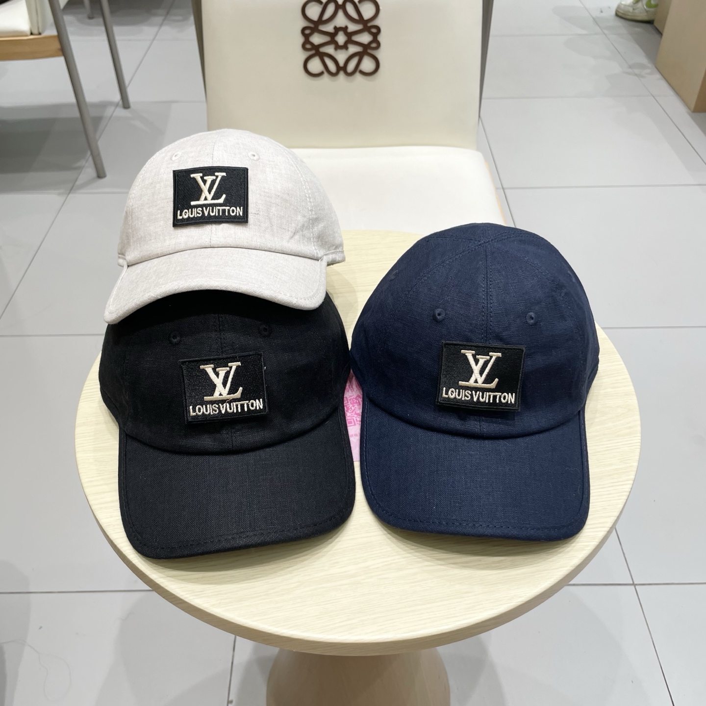  🧢路易威登棒球帽 LouisVuitton😍新款LV棒球帽，重工打造♥️高端大气，百搭款🤗男女通用！跑