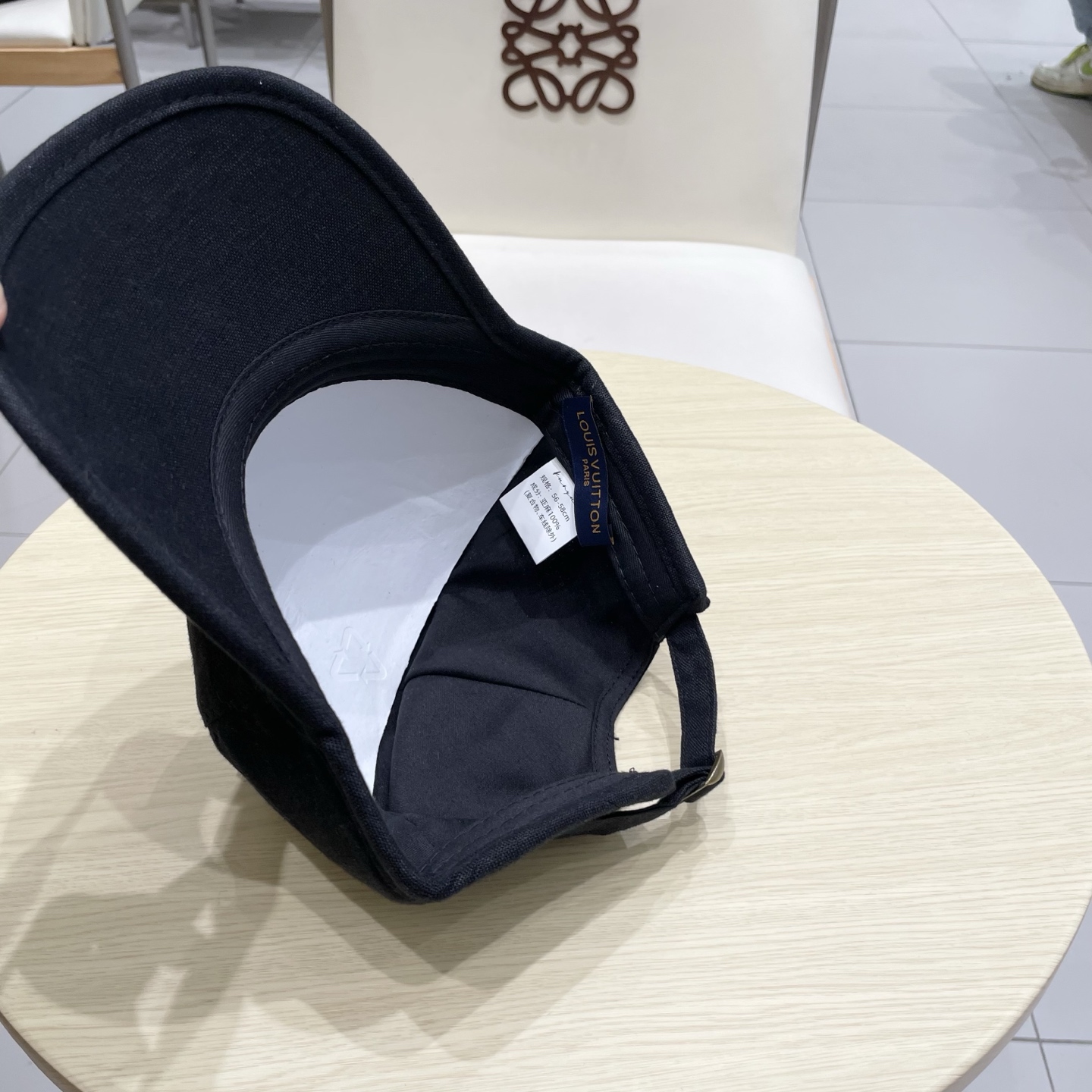 🧢路易威登棒球帽 LouisVuitton😍新款LV棒球帽，重工打造♥️高端大气，百搭款🤗男女通用！跑量