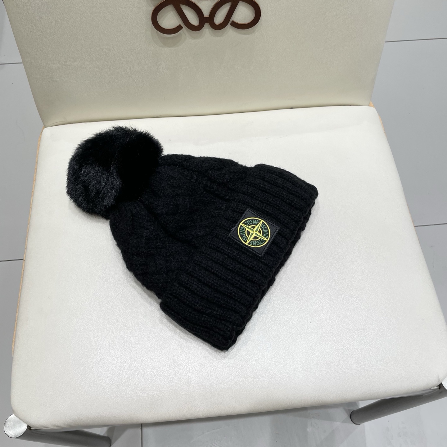 潮牌石头岛STONE经典爆款羊绒羊毛针织帽
秋冬新款毛球毛线帽，冷帽，小红帽爆款