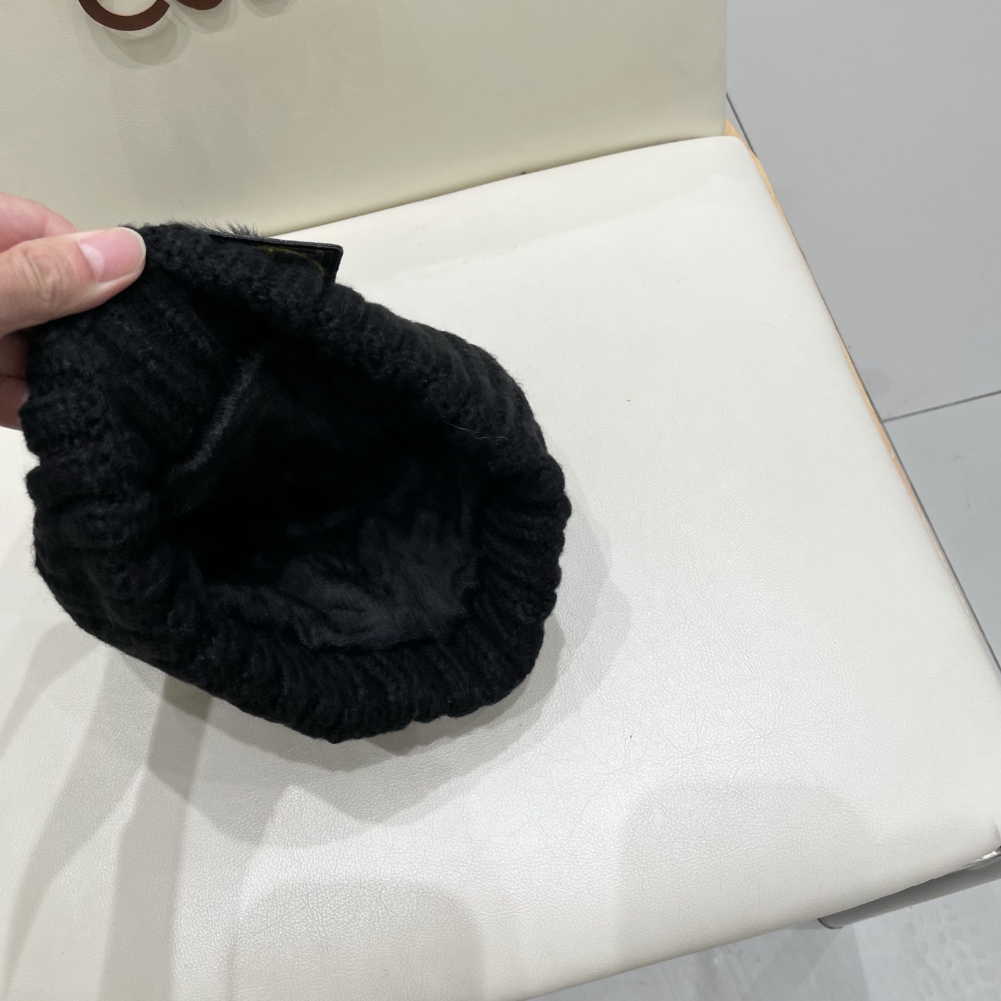 潮牌石头岛STONE经典爆款羊绒羊毛针织帽
秋冬新款毛球毛线帽，冷帽，小红帽爆款