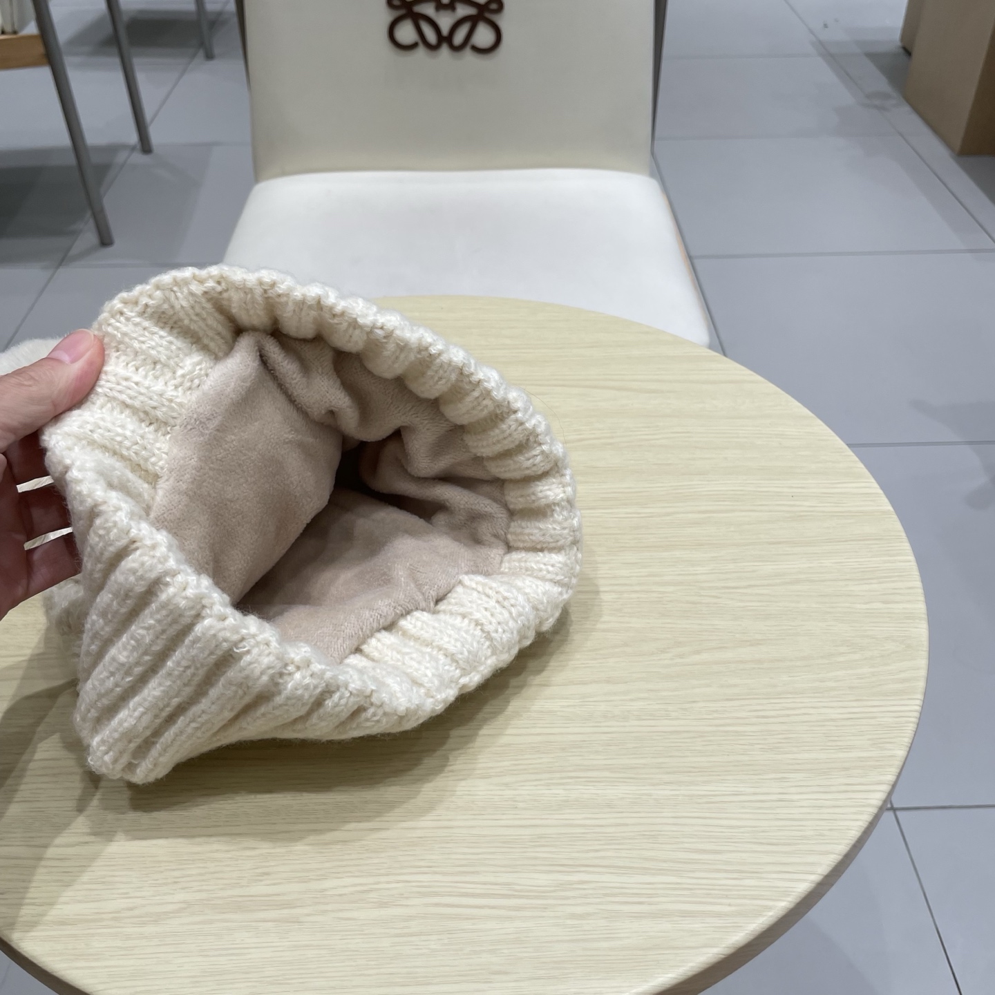 潮牌石头岛STONE经典爆款羊绒羊毛针织帽
秋冬新款毛球毛线帽，冷帽，小红帽爆款