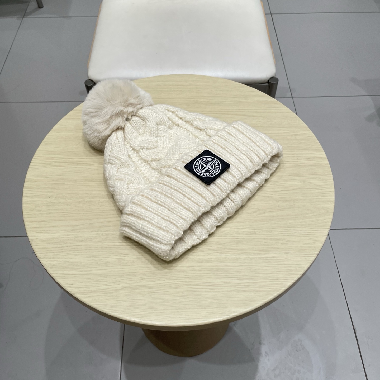 潮牌石头岛STONE经典爆款羊绒羊毛针织帽
秋冬新款毛球毛线帽，冷帽，小红帽爆款