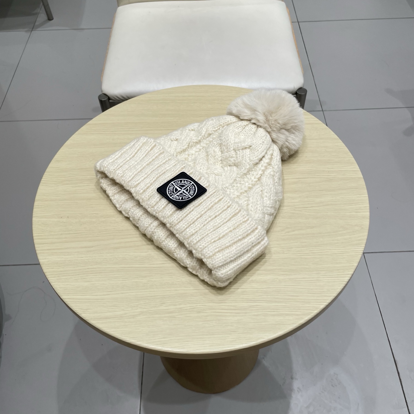 潮牌石头岛STONE经典爆款羊绒羊毛针织帽
秋冬新款毛球毛线帽，冷帽，小红帽爆款