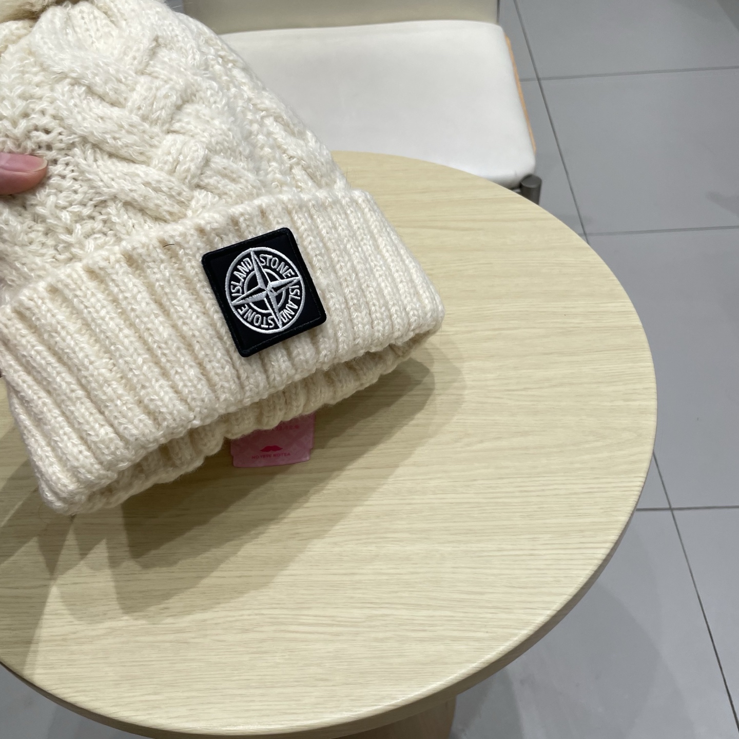 潮牌石头岛STONE经典爆款羊绒羊毛针织帽
秋冬新款毛球毛线帽，冷帽，小红帽爆款