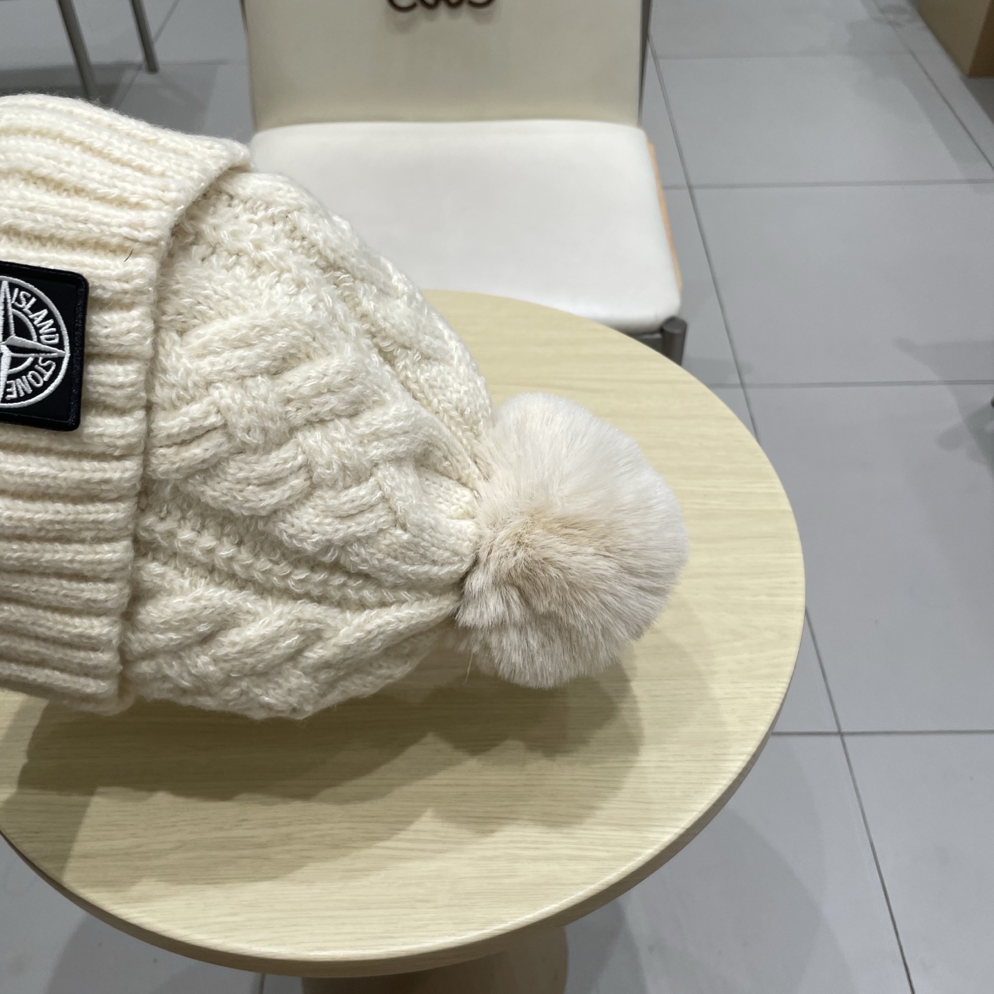 潮牌石头岛STONE经典爆款羊绒羊毛针织帽
秋冬新款毛球毛线帽，冷帽，小红帽爆款