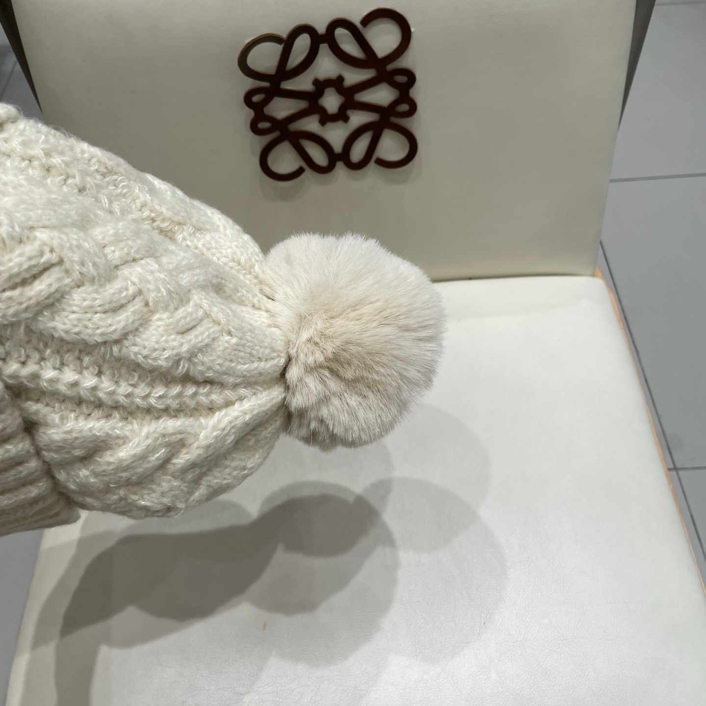 潮牌石头岛STONE经典爆款羊绒羊毛针织帽
秋冬新款毛球毛线帽，冷帽，小红帽爆款