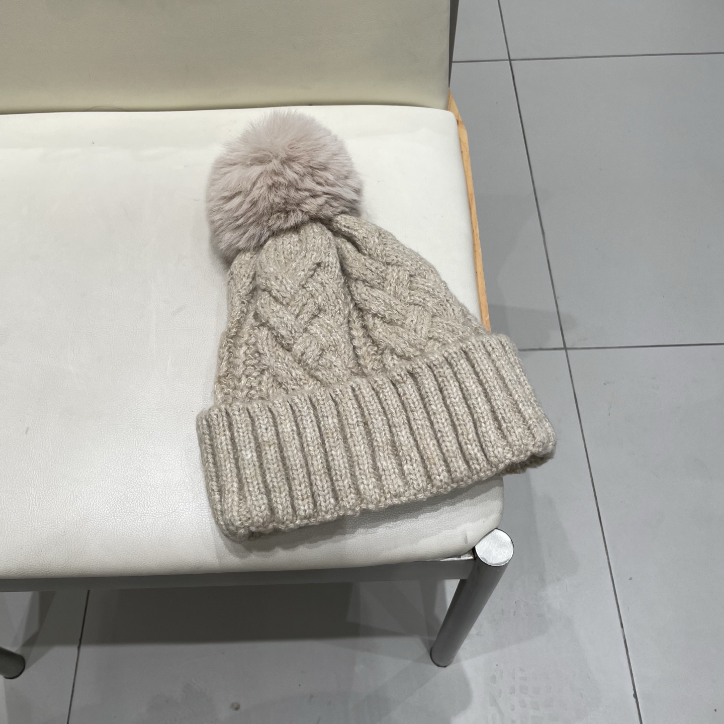 潮牌石头岛STONE经典爆款羊绒羊毛针织帽
秋冬新款毛球毛线帽，冷帽，小红帽爆款