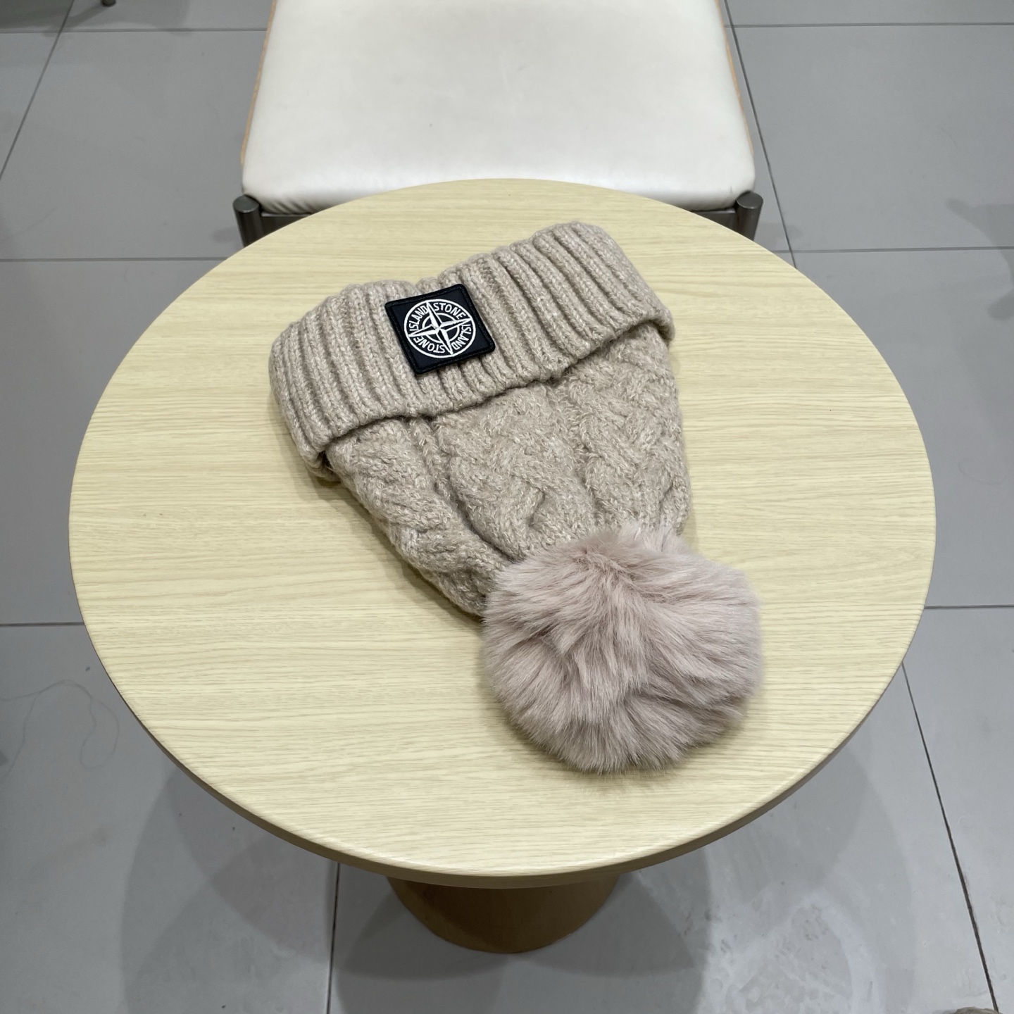 潮牌石头岛STONE经典爆款羊绒羊毛针织帽
秋冬新款毛球毛线帽，冷帽，小红帽爆款