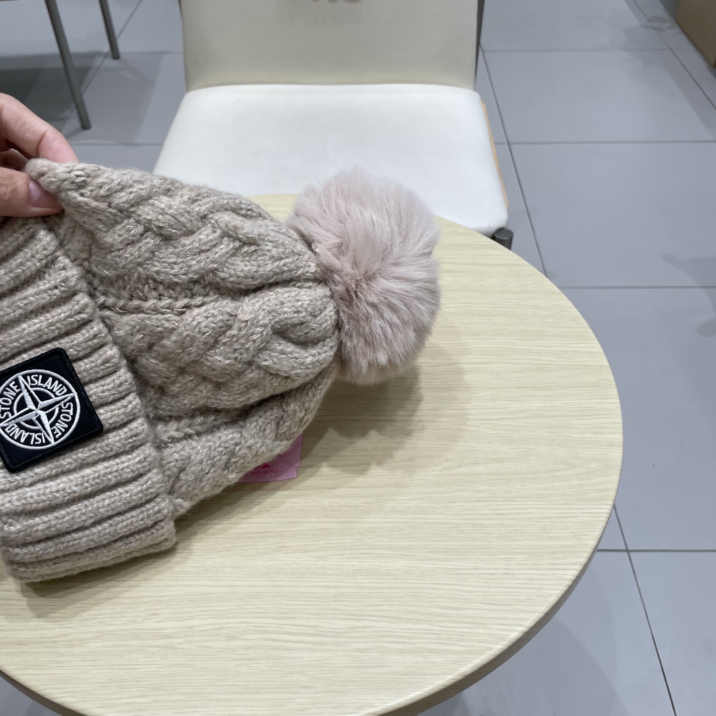 潮牌石头岛STONE经典爆款羊绒羊毛针织帽
秋冬新款毛球毛线帽，冷帽，小红帽爆款