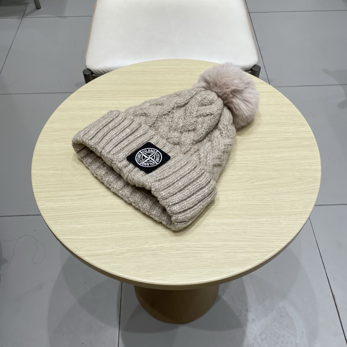 潮牌石头岛STONE经典爆款羊绒羊毛针织帽
秋冬新款毛球毛线帽，冷帽，小红帽爆款