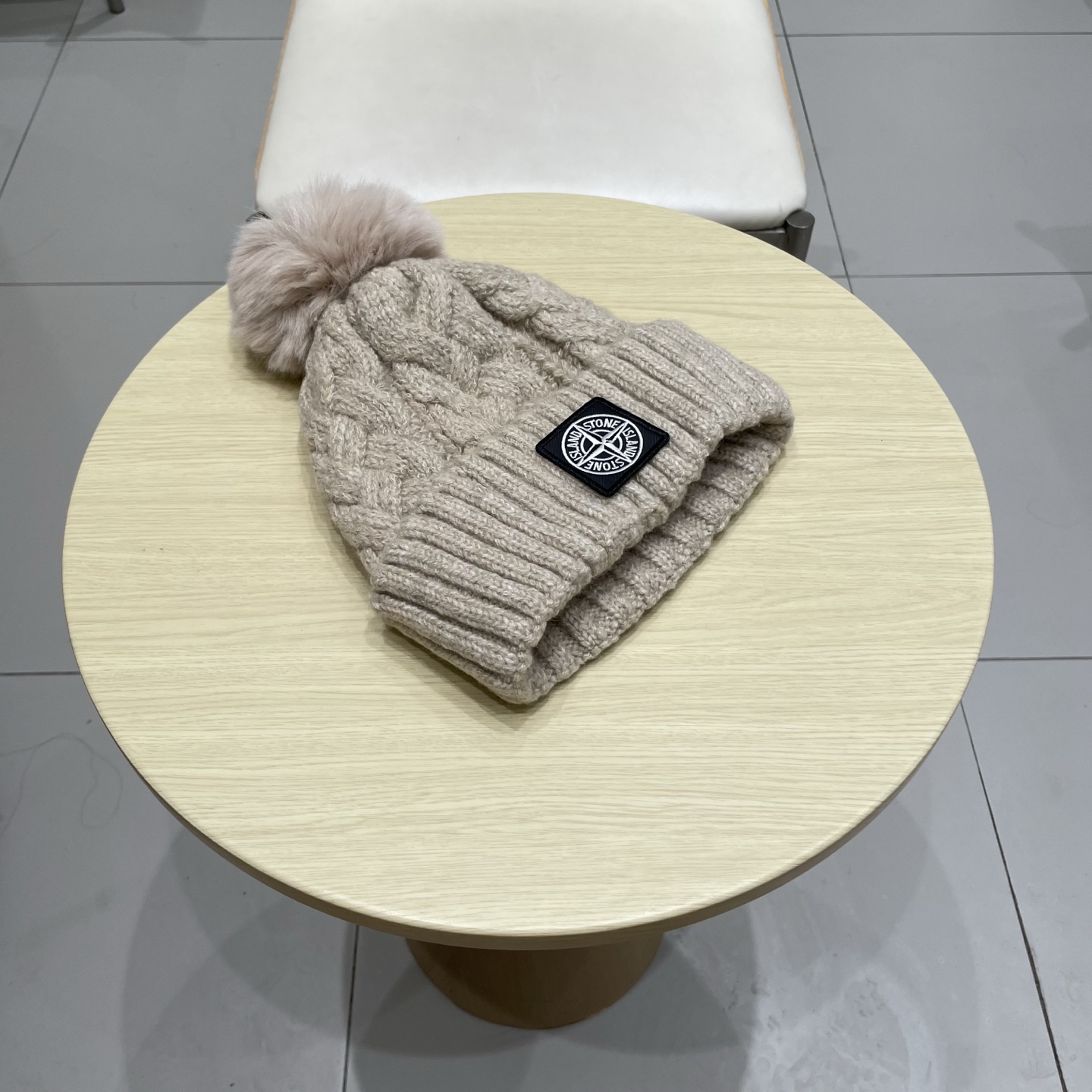 潮牌石头岛STONE经典爆款羊绒羊毛针织帽
秋冬新款毛球毛线帽，冷帽，小红帽爆款