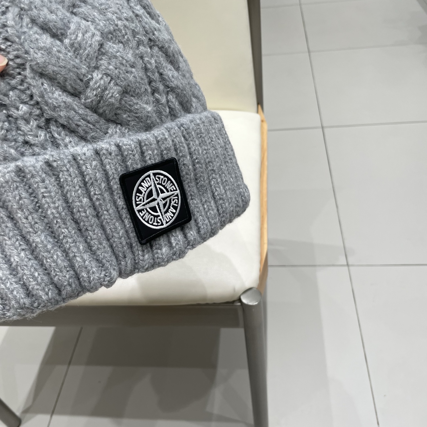 潮牌石头岛STONE经典爆款羊绒羊毛针织帽
秋冬新款毛球毛线帽，冷帽，小红帽爆款