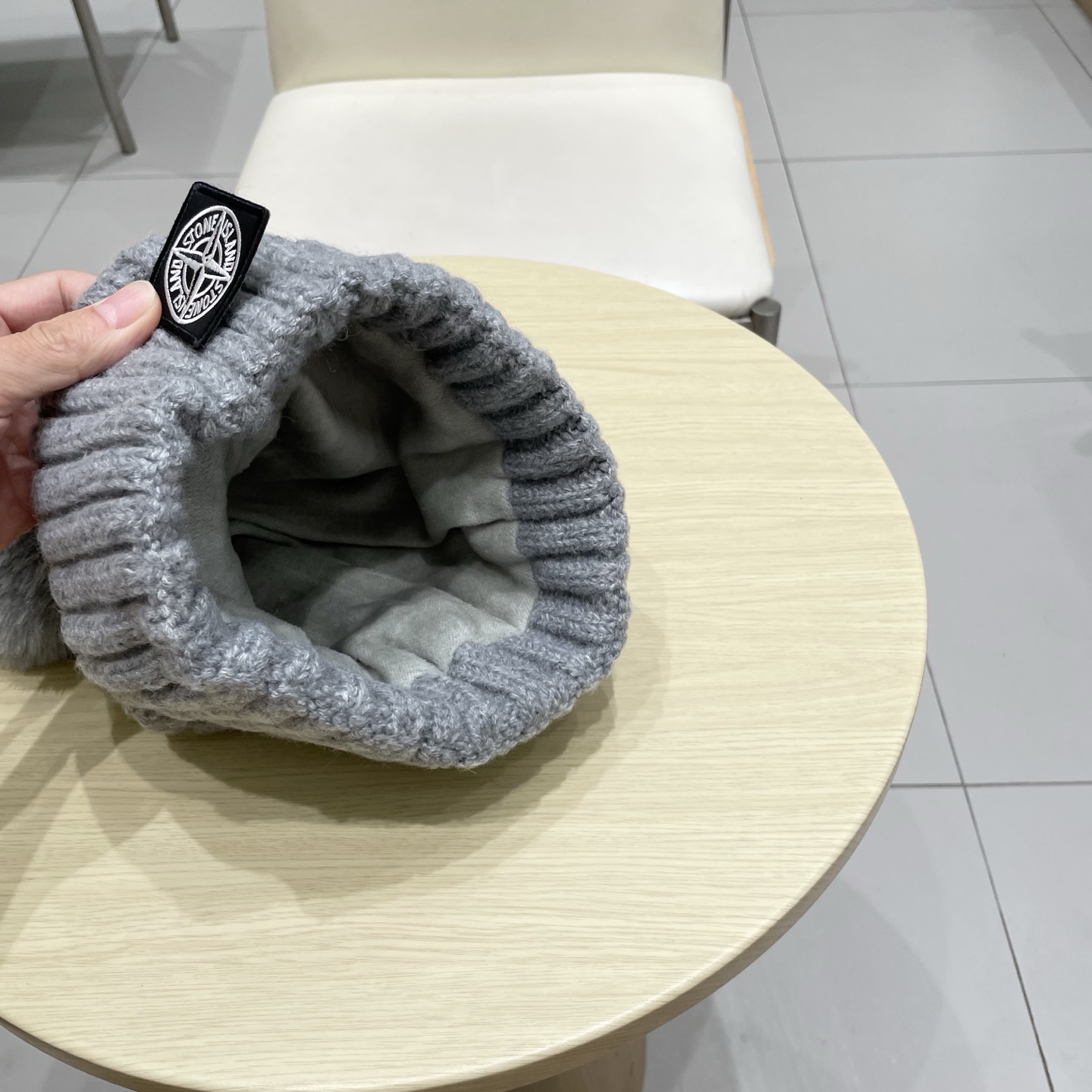 潮牌石头岛STONE经典爆款羊绒羊毛针织帽
秋冬新款毛球毛线帽，冷帽，小红帽爆款