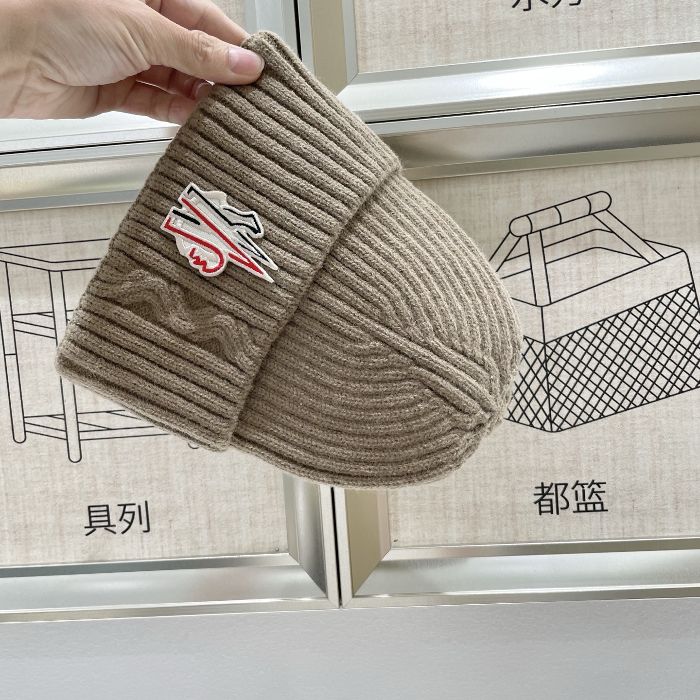 蒙口Moncler盟可睐💥官网经典针织帽，原单复刻.非常柔软亲肤，弹性很好💓有质感又非常百搭的款式~保暖