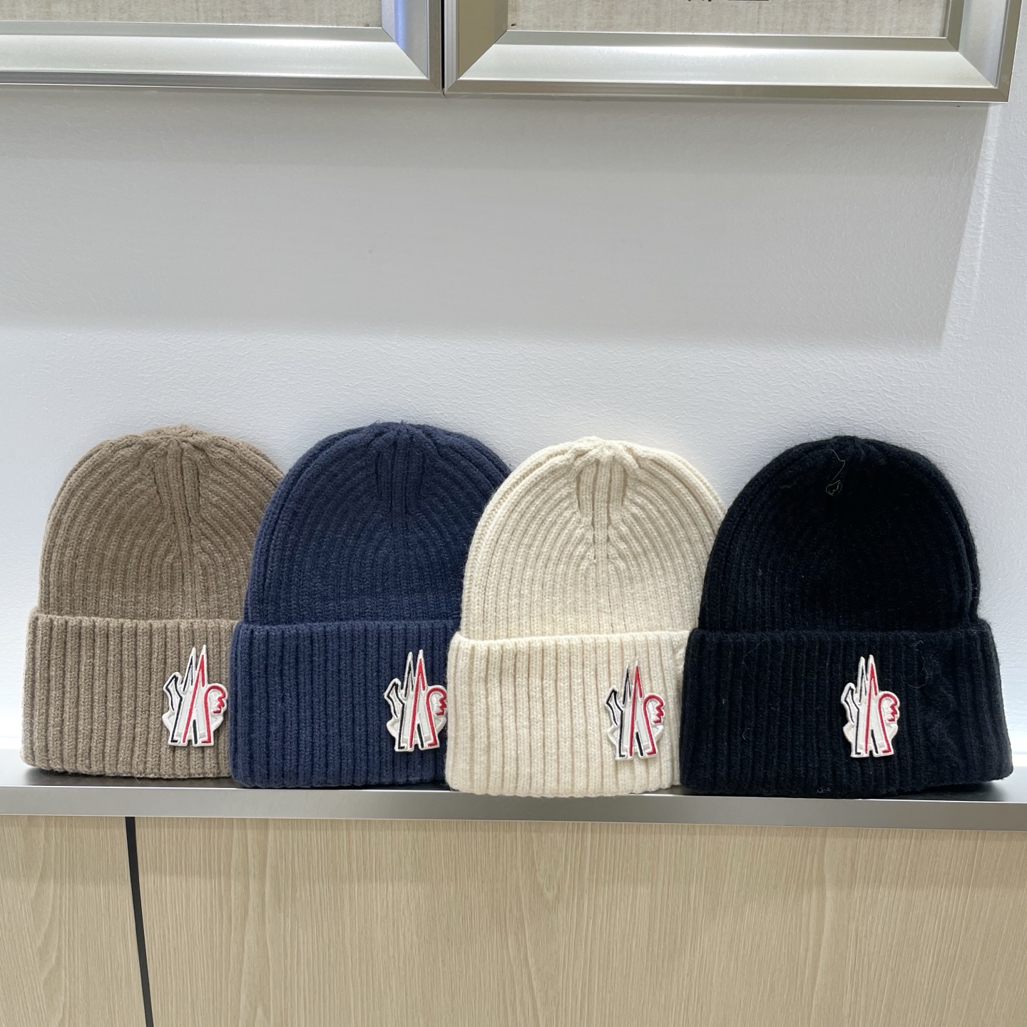 蒙口Moncler盟可睐💥官网经典针织帽，原单复刻.非常柔软亲肤，弹性很好💓有质感又非常百搭的款式~保暖