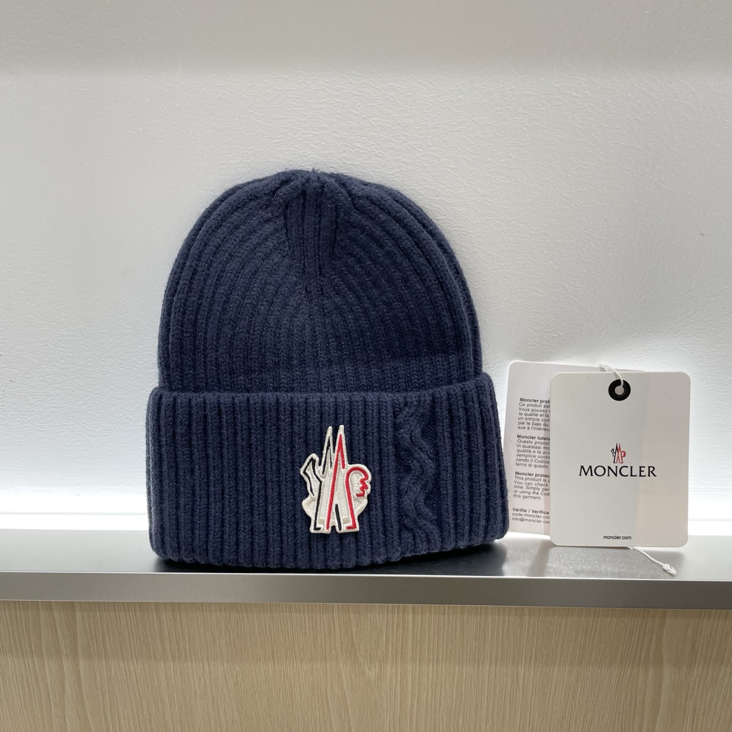 蒙口Moncler盟可睐💥官网经典针织帽，原单复刻.非常柔软亲肤，弹性很好💓有质感又非常百搭的款式~保暖
