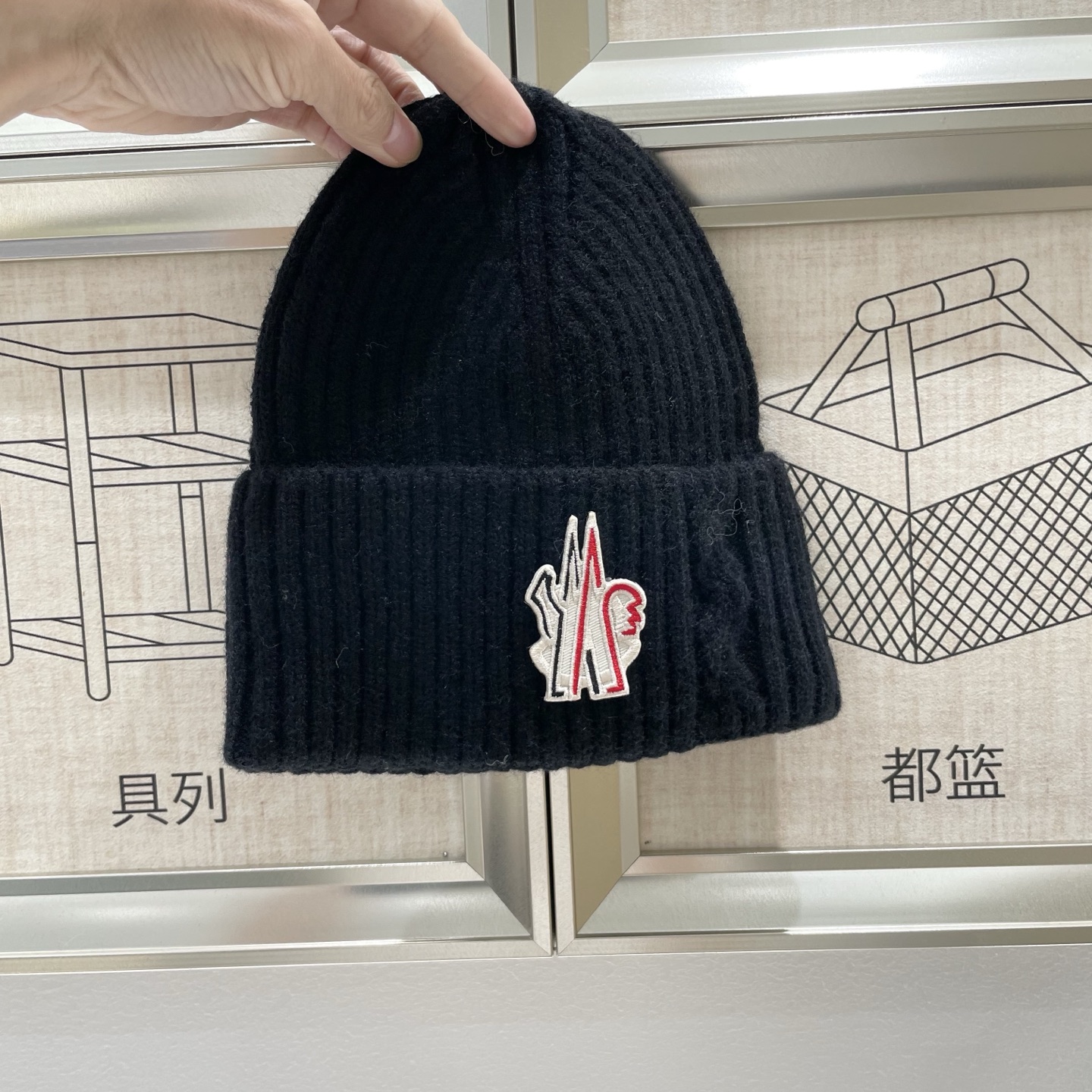 蒙口Moncler盟可睐💥官网经典针织帽，原单复刻.非常柔软亲肤，弹性很好💓有质感又非常百搭的款式~保暖