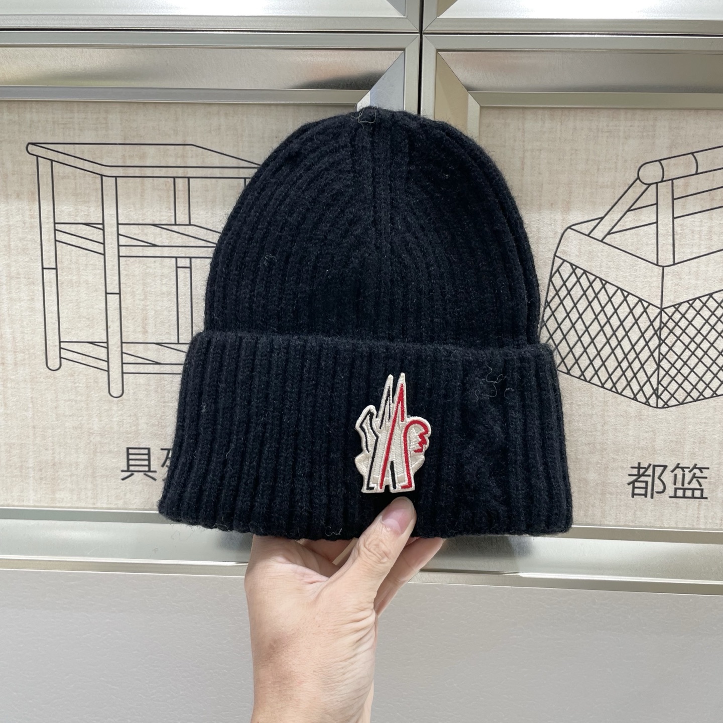 蒙口Moncler盟可睐💥官网经典针织帽，原单复刻.非常柔软亲肤，弹性很好💓有质感又非常百搭的款式~保暖