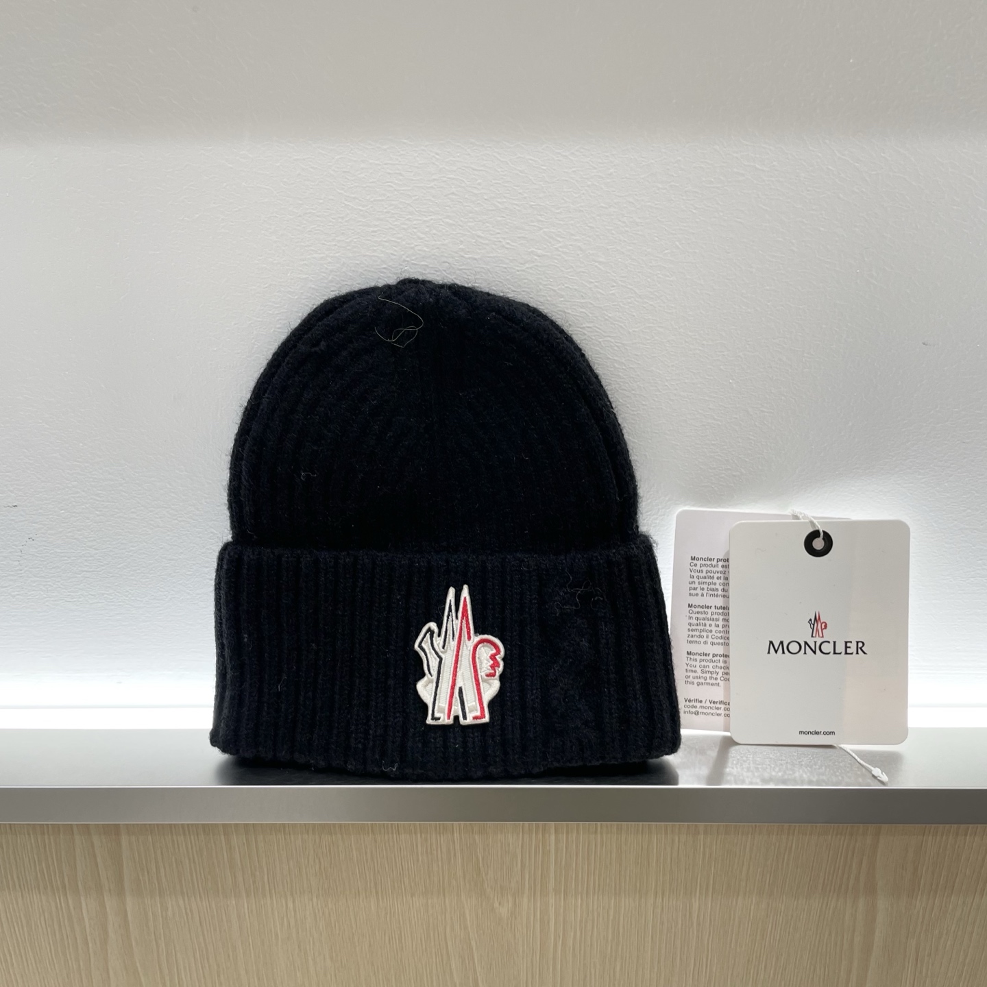 蒙口Moncler盟可睐💥官网经典针织帽，原单复刻.非常柔软亲肤，弹性很好💓有质感又非常百搭的款式~保暖