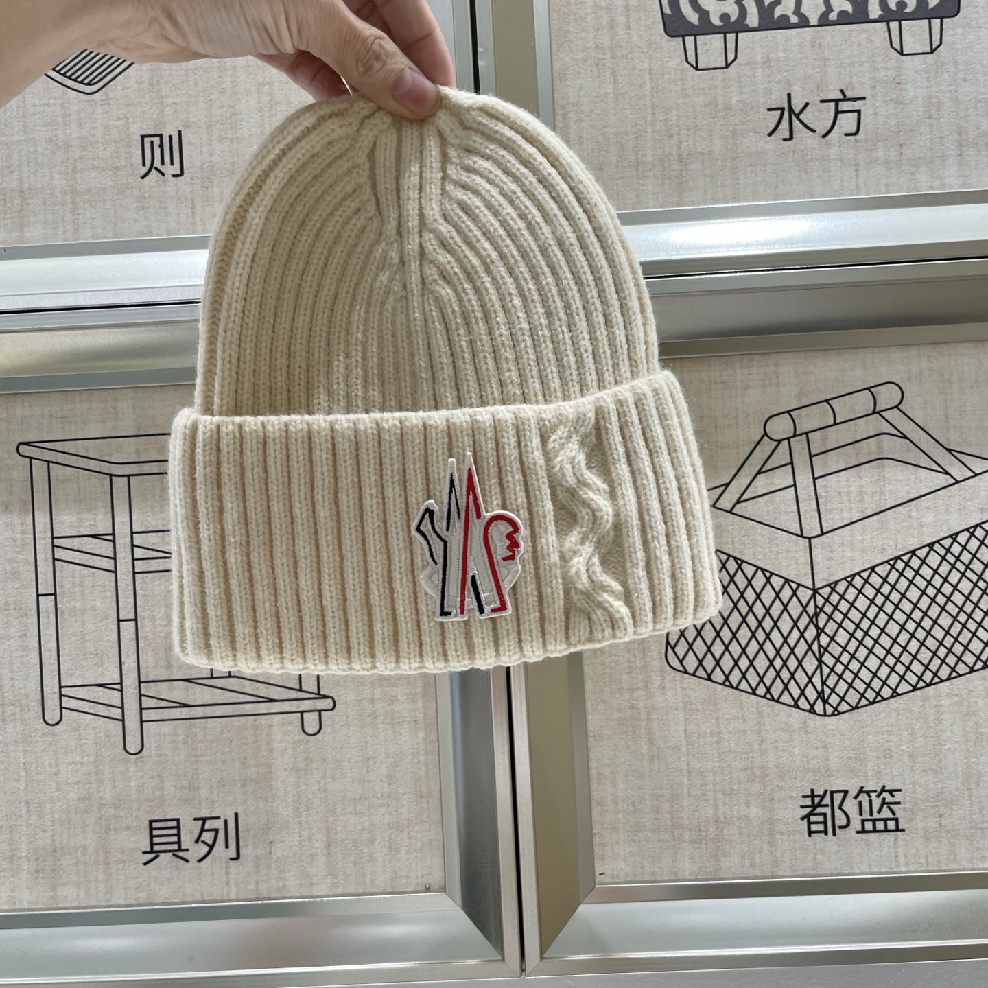 蒙口Moncler盟可睐💥官网经典针织帽，原单复刻.非常柔软亲肤，弹性很好💓有质感又非常百搭的款式~保暖