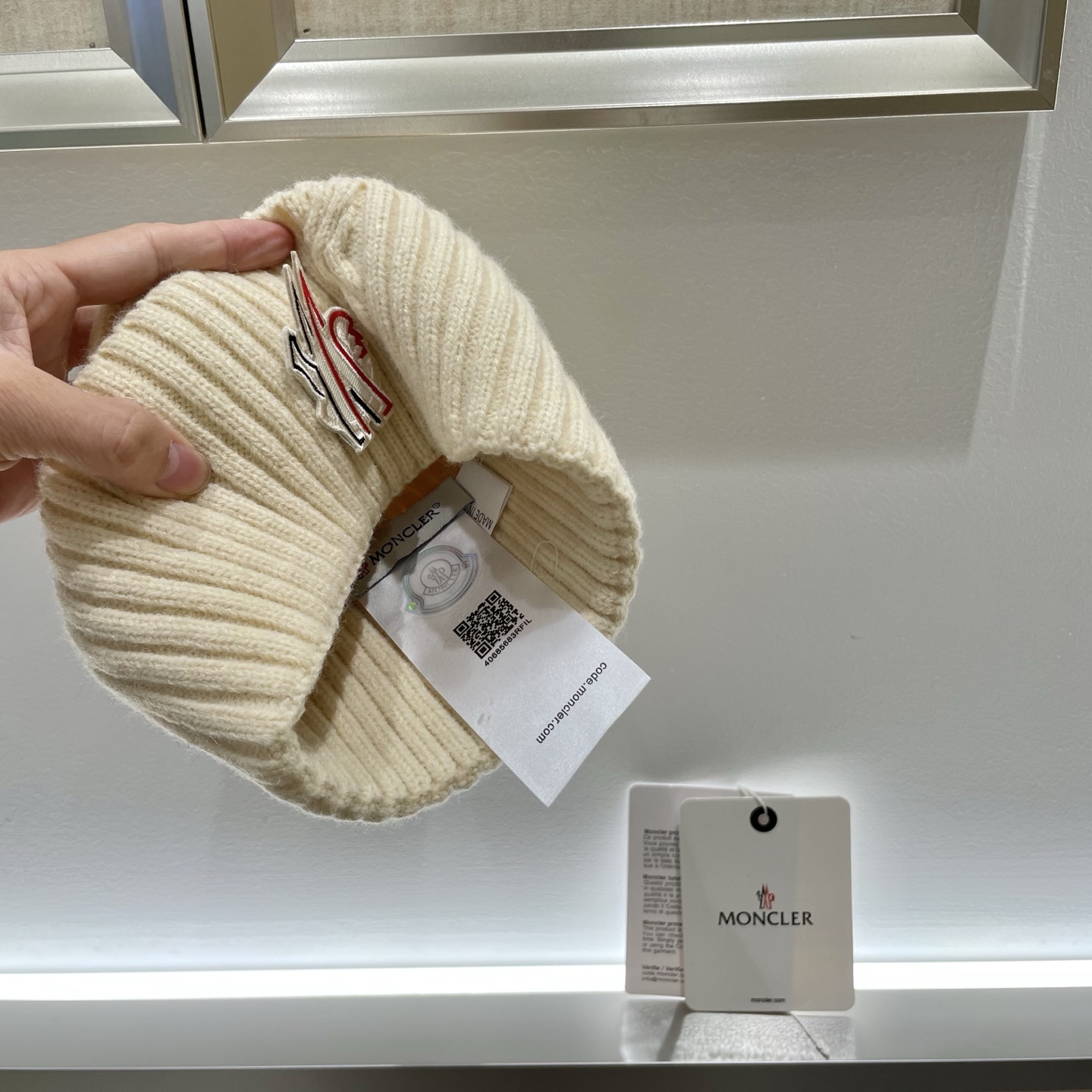 蒙口Moncler盟可睐💥官网经典针织帽，原单复刻.非常柔软亲肤，弹性很好💓有质感又非常百搭的款式~保暖