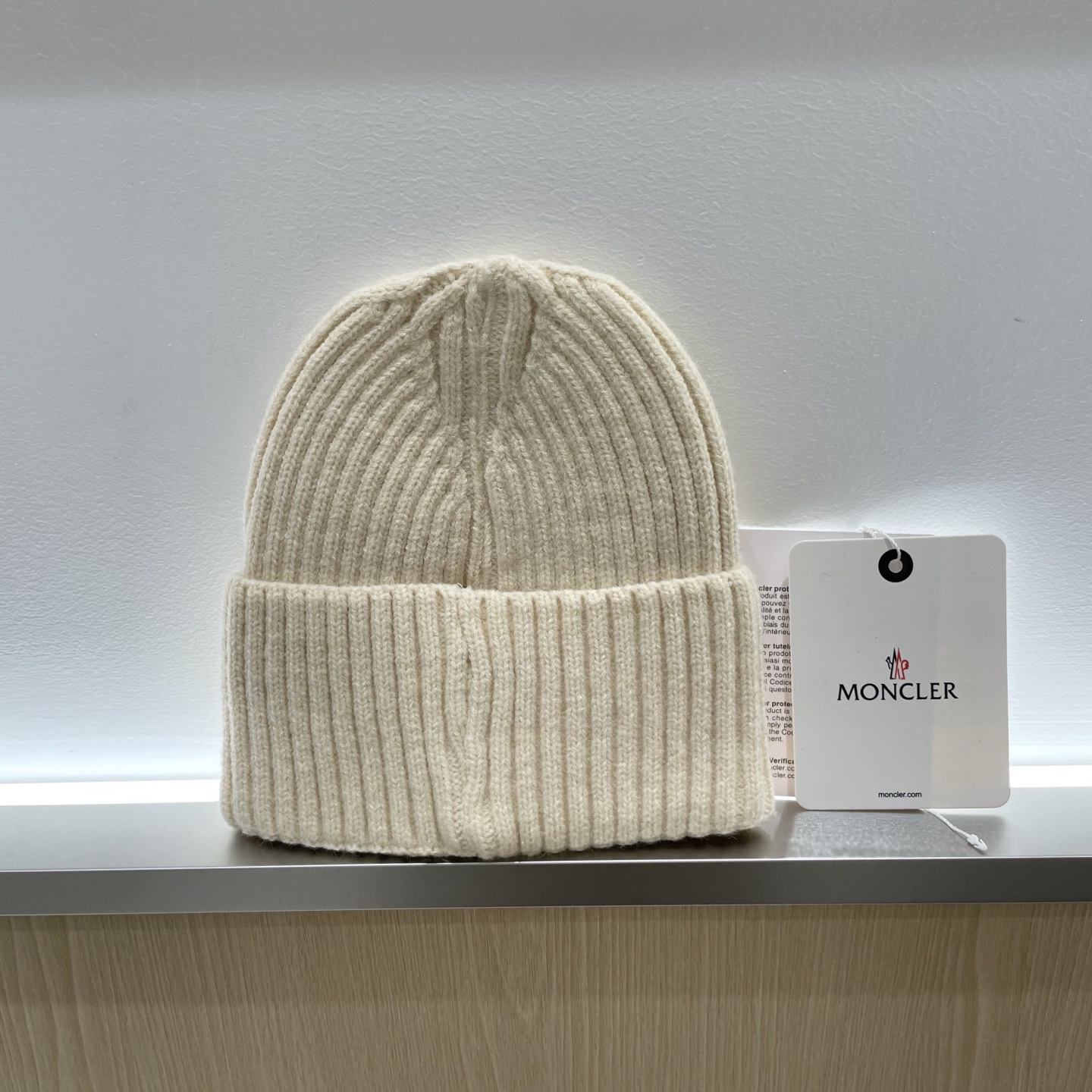 蒙口Moncler盟可睐💥官网经典针织帽，原单复刻.非常柔软亲肤，弹性很好💓有质感又非常百搭的款式~保暖