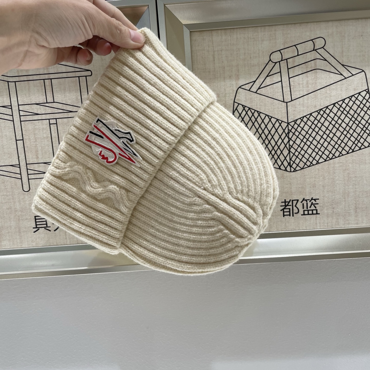 蒙口Moncler盟可睐💥官网经典针织帽，原单复刻.非常柔软亲肤，弹性很好💓有质感又非常百搭的款式~保暖