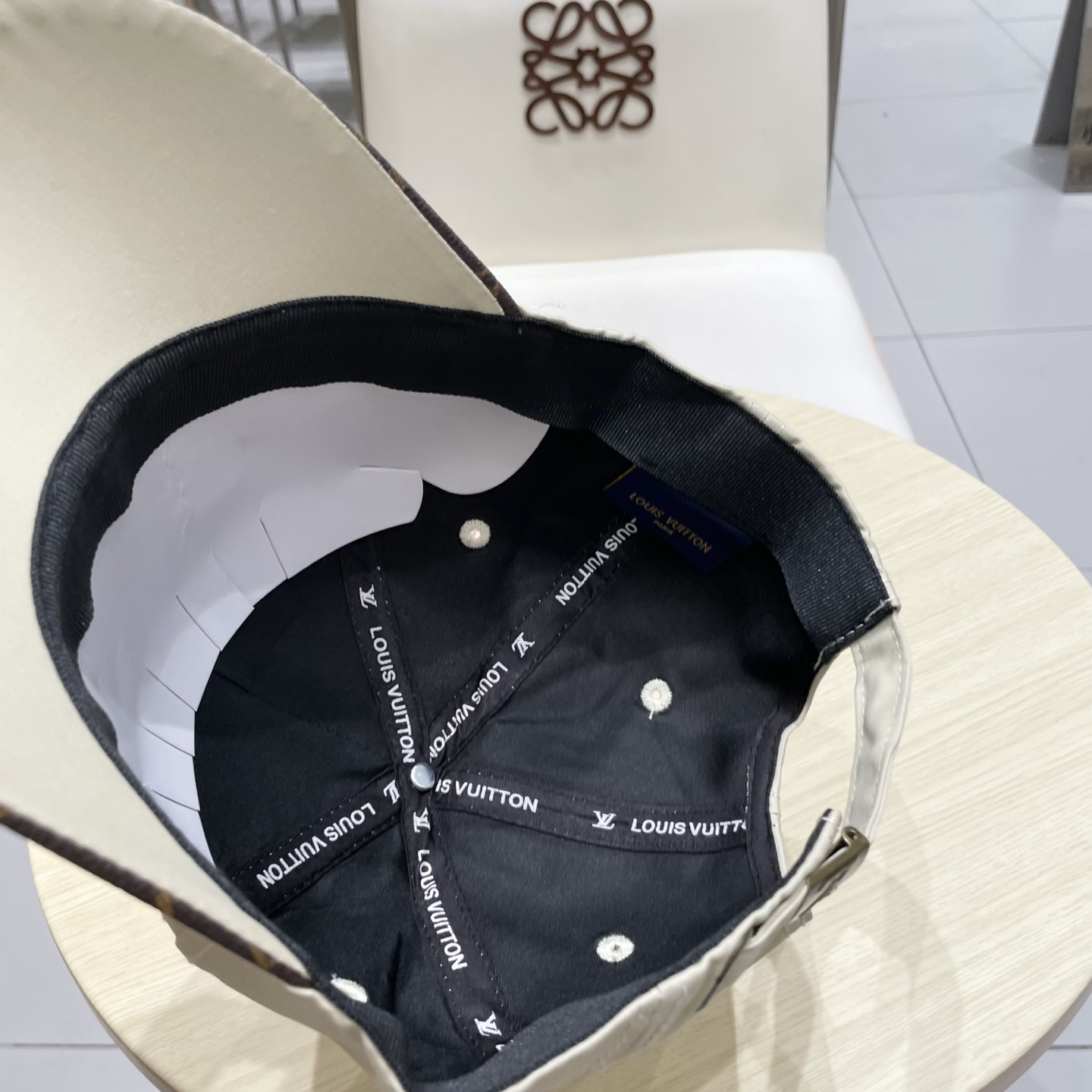 🧢路易威登棒球帽 LouisVuitton😍新款LV棒球帽，重工打造♥️高端大气，百搭款🤗男女通用！跑量