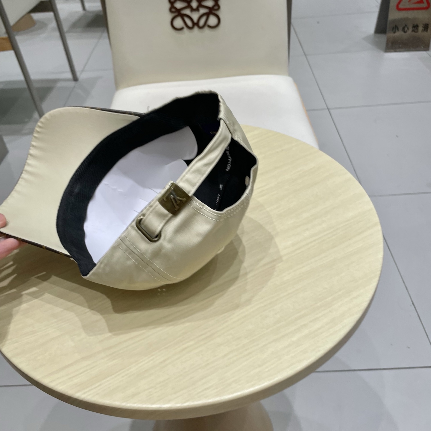 🧢路易威登棒球帽 LouisVuitton😍新款LV棒球帽，重工打造♥️高端大气，百搭款🤗男女通用！跑量
