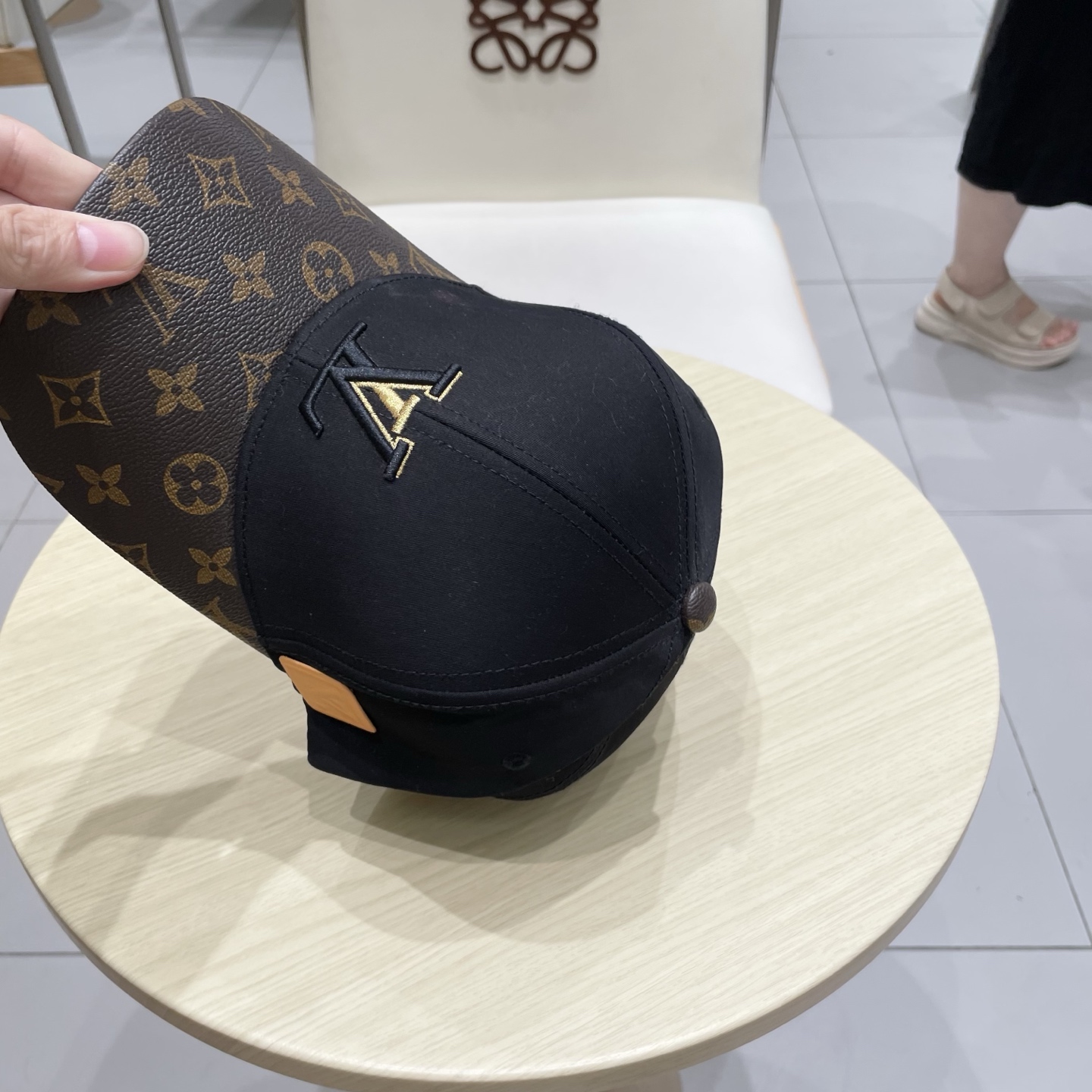 🧢路易威登棒球帽 LouisVuitton😍新款LV棒球帽，重工打造♥️高端大气，百搭款🤗男女通用！跑量