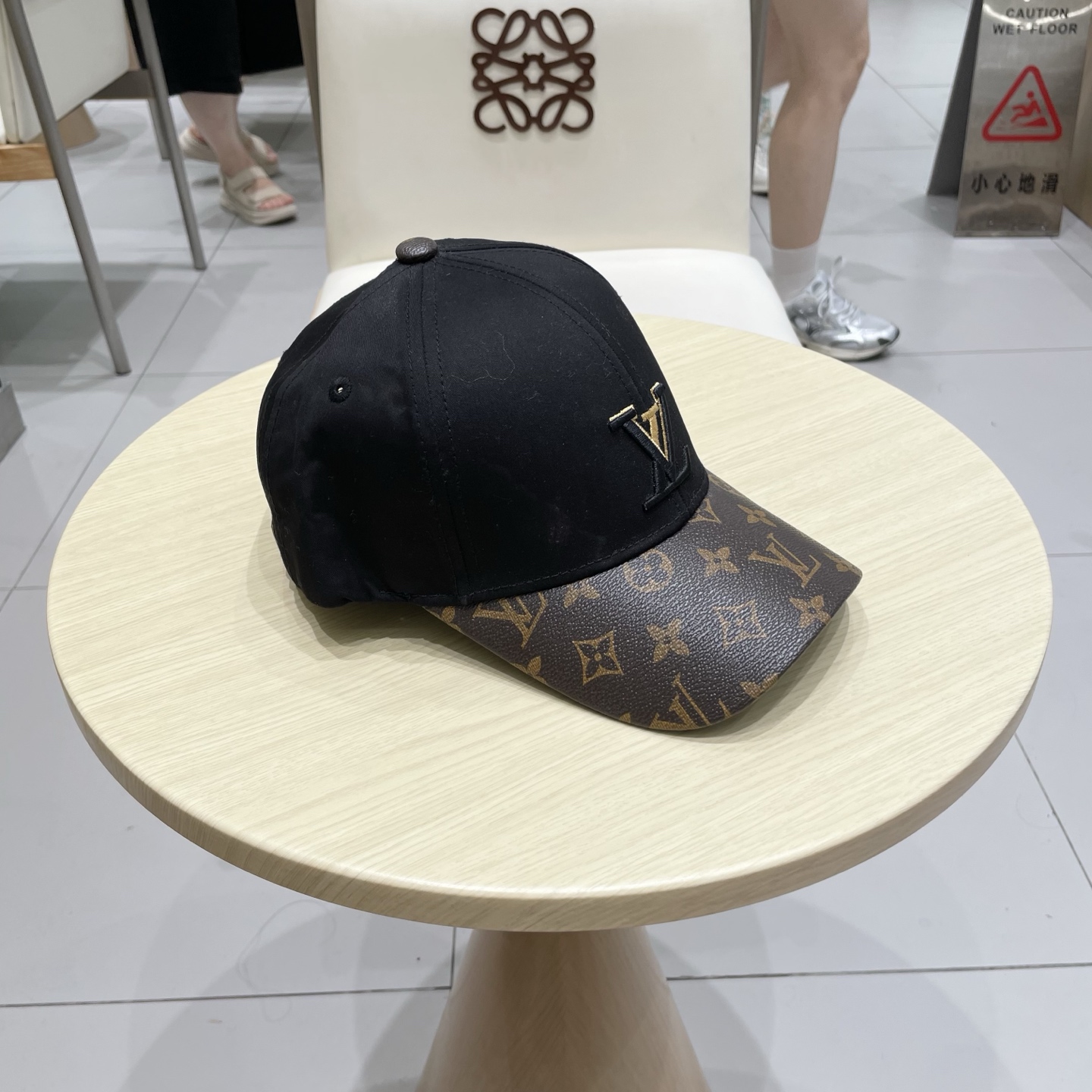 🧢路易威登棒球帽 LouisVuitton😍新款LV棒球帽，重工打造♥️高端大气，百搭款🤗男女通用！跑量