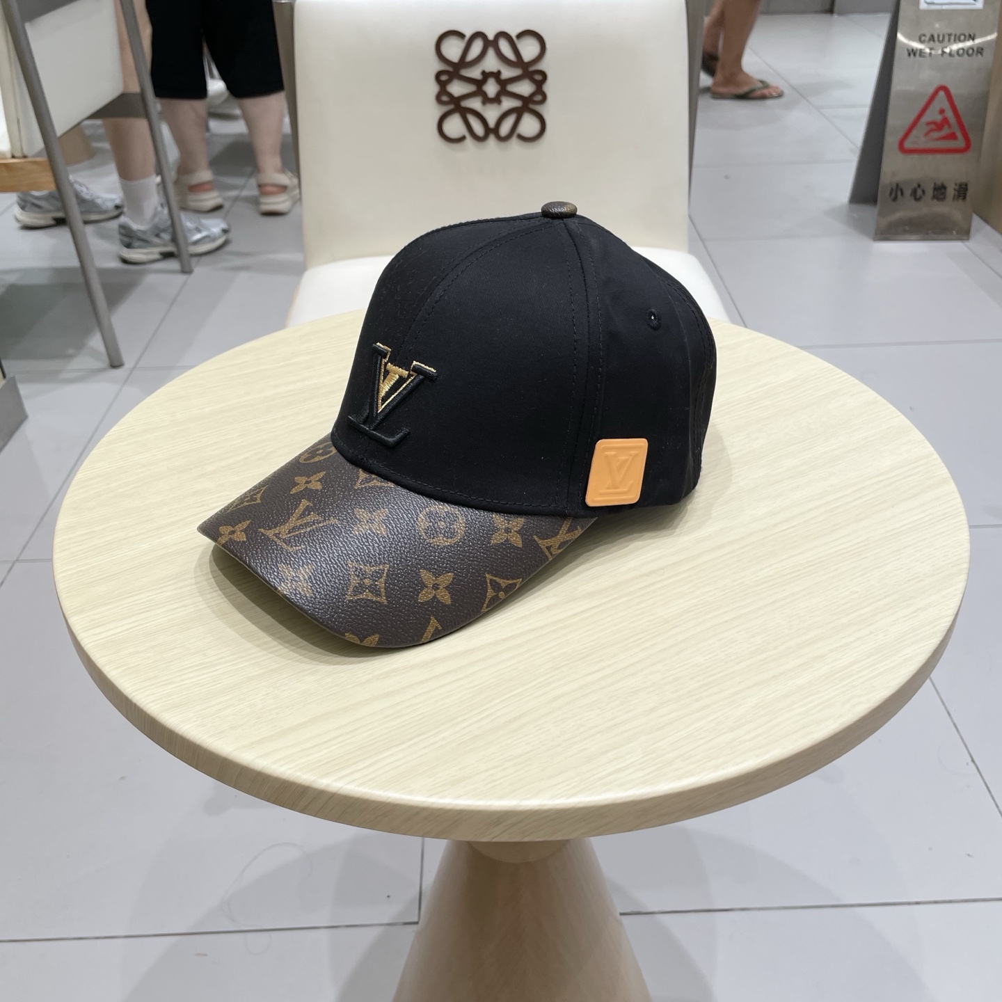 🧢路易威登棒球帽 LouisVuitton😍新款LV棒球帽，重工打造♥️高端大气，百搭款🤗男女通用！跑量
