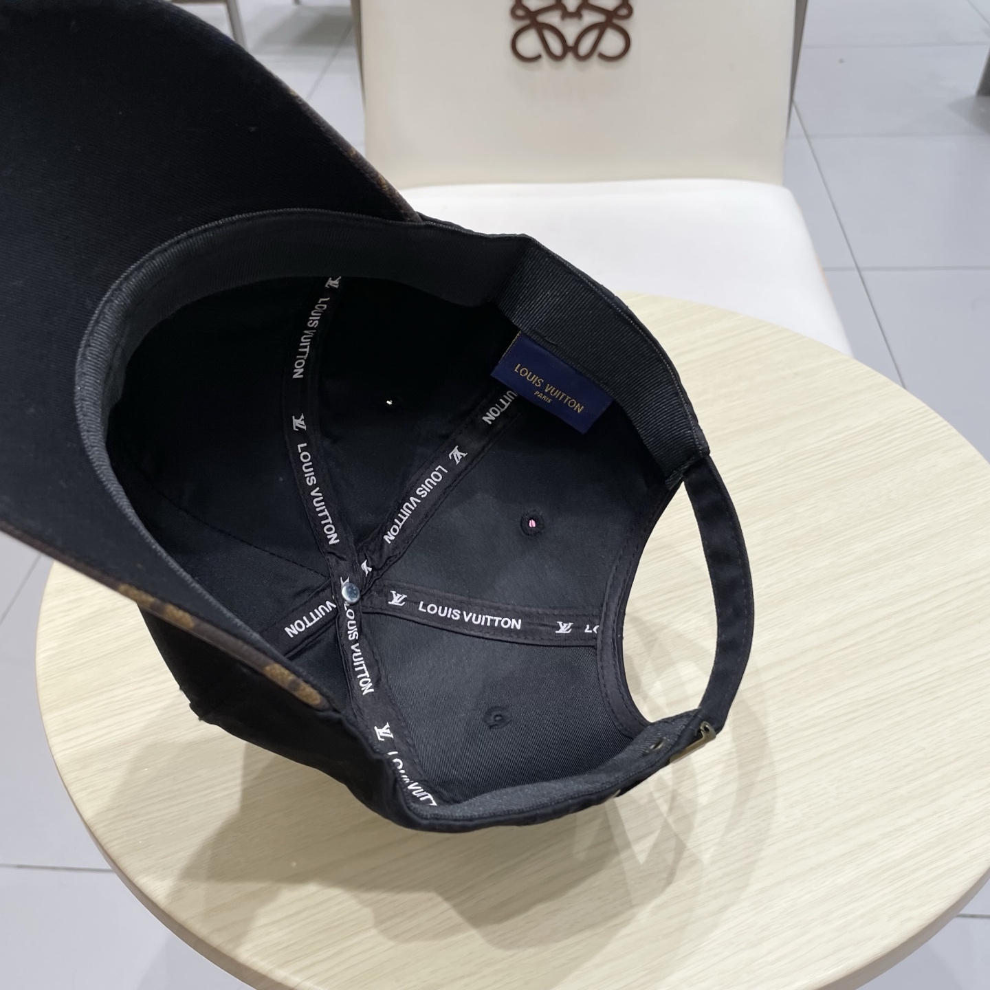 🧢路易威登棒球帽 LouisVuitton😍新款LV棒球帽，重工打造♥️高端大气，百搭款🤗男女通用！跑量