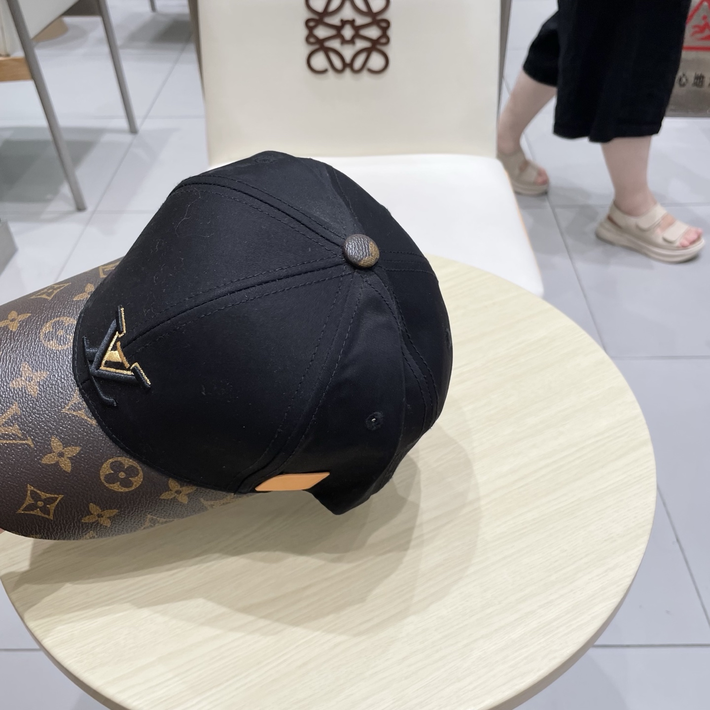 🧢路易威登棒球帽 LouisVuitton😍新款LV棒球帽，重工打造♥️高端大气，百搭款🤗男女通用！跑量
