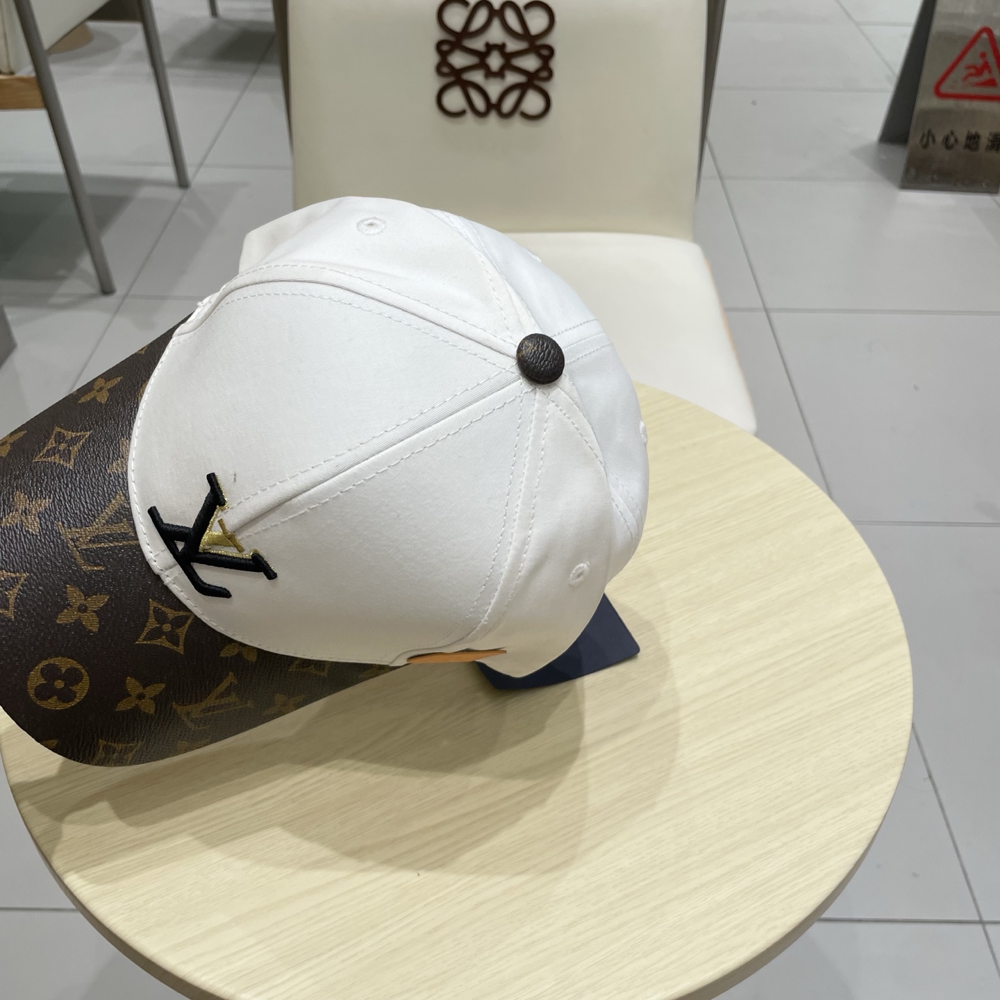 🧢路易威登棒球帽 LouisVuitton😍新款LV棒球帽，重工打造♥️高端大气，百搭款🤗男女通用！跑量