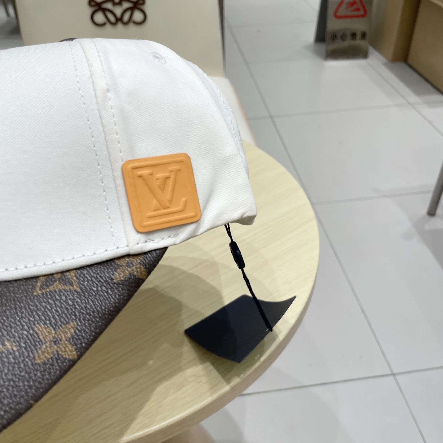 🧢路易威登棒球帽 LouisVuitton😍新款LV棒球帽，重工打造♥️高端大气，百搭款🤗男女通用！跑量