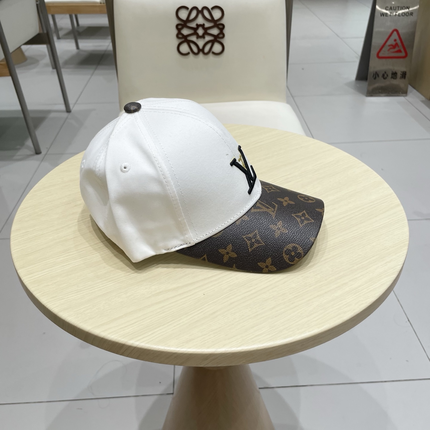 🧢路易威登棒球帽 LouisVuitton😍新款LV棒球帽，重工打造♥️高端大气，百搭款🤗男女通用！跑量