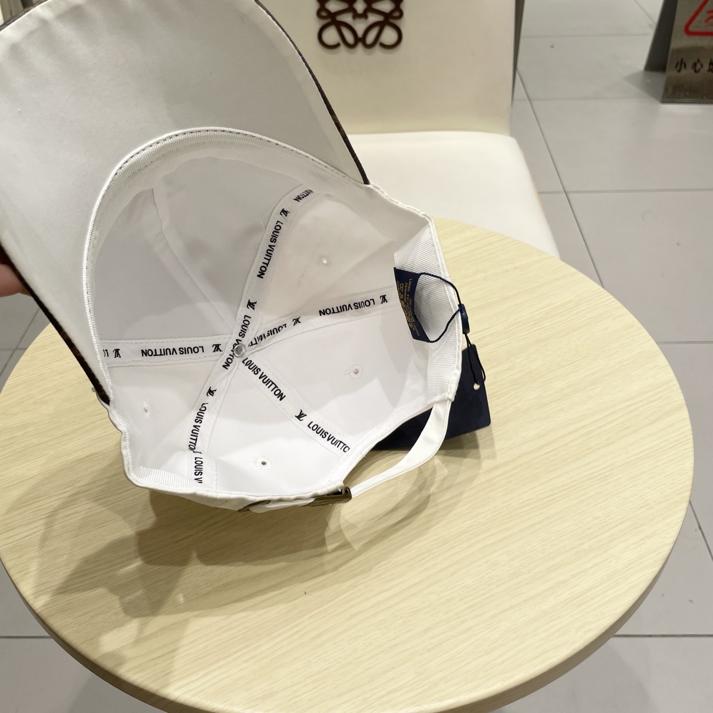 🧢路易威登棒球帽 LouisVuitton😍新款LV棒球帽，重工打造♥️高端大气，百搭款🤗男女通用！跑量