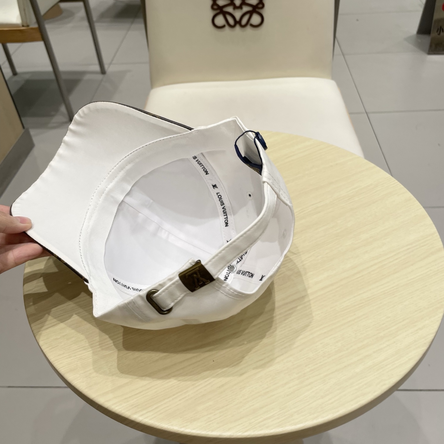 🧢路易威登棒球帽 LouisVuitton😍新款LV棒球帽，重工打造♥️高端大气，百搭款🤗男女通用！跑量