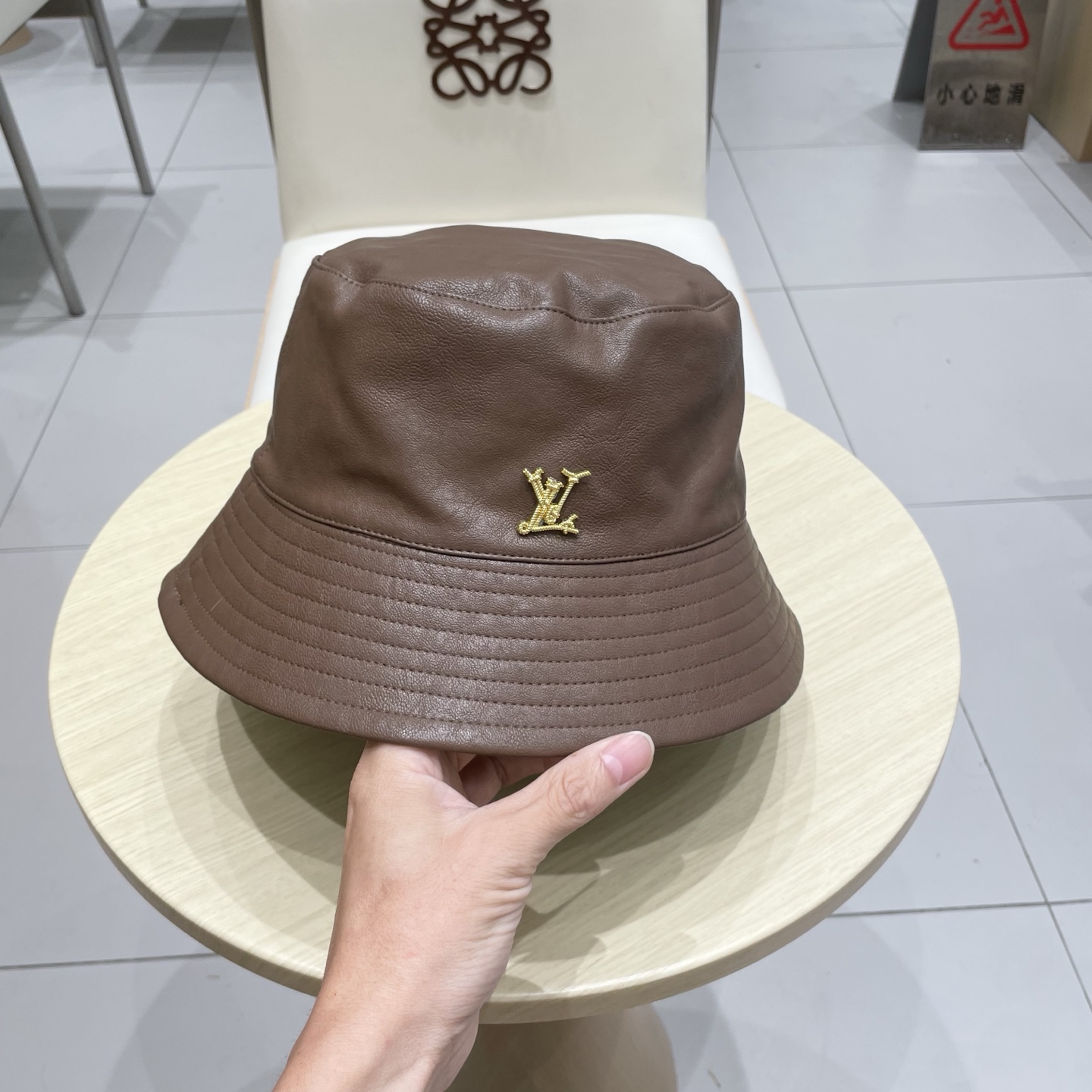  【LV路易威登】2025新款皮边牛仔渔夫帽，大牌同步出货～夏季出街单品