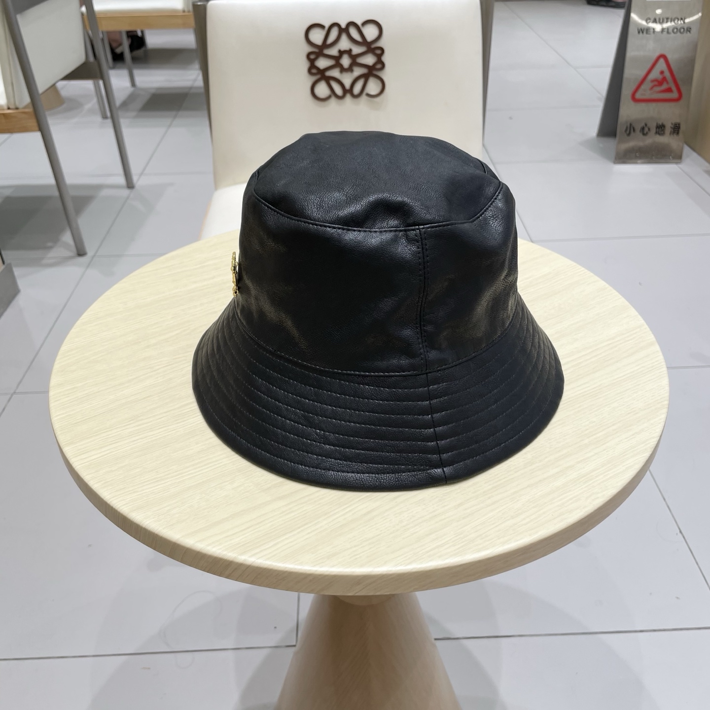  【LV路易威登】2025新款皮边牛仔渔夫帽，大牌同步出货～夏季出街单品